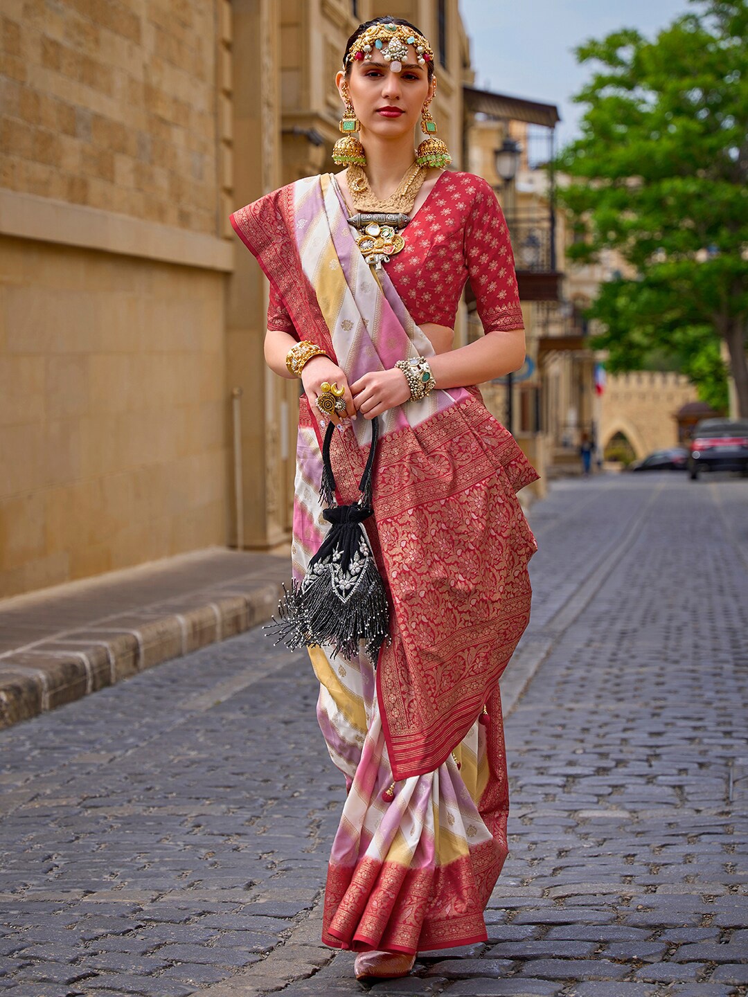 

Anouk Woven Design Zari Silk Blend Banarasi Saree, Pink