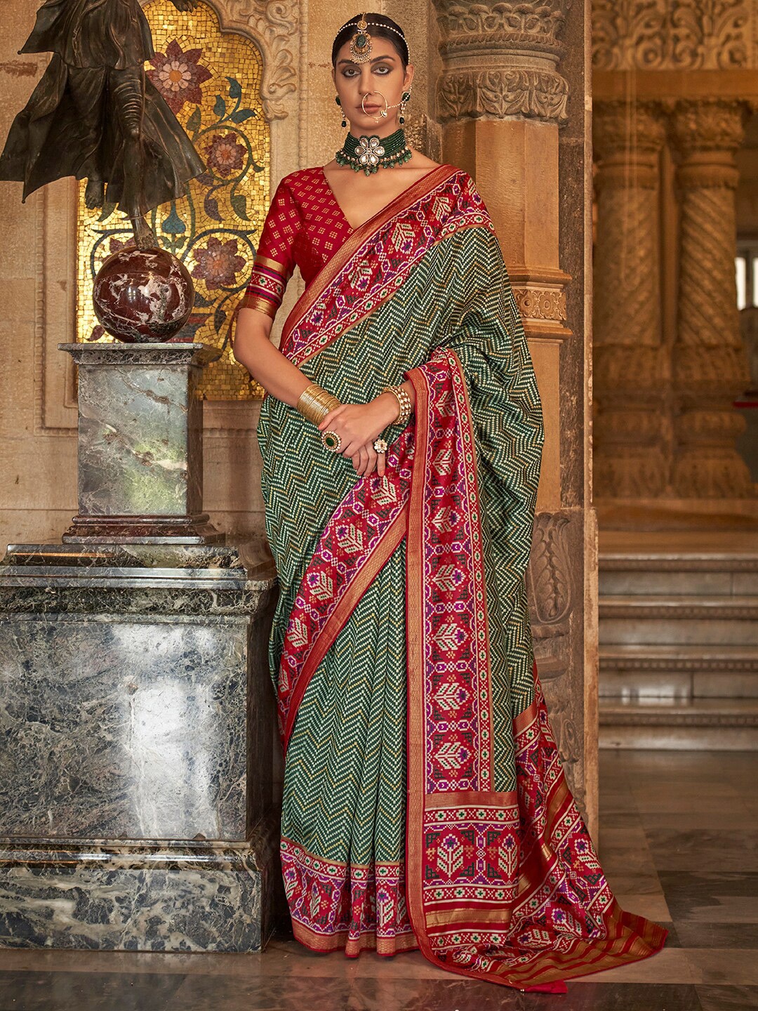 

Anouk Geometric Printed Zari Ikat Saree, Green