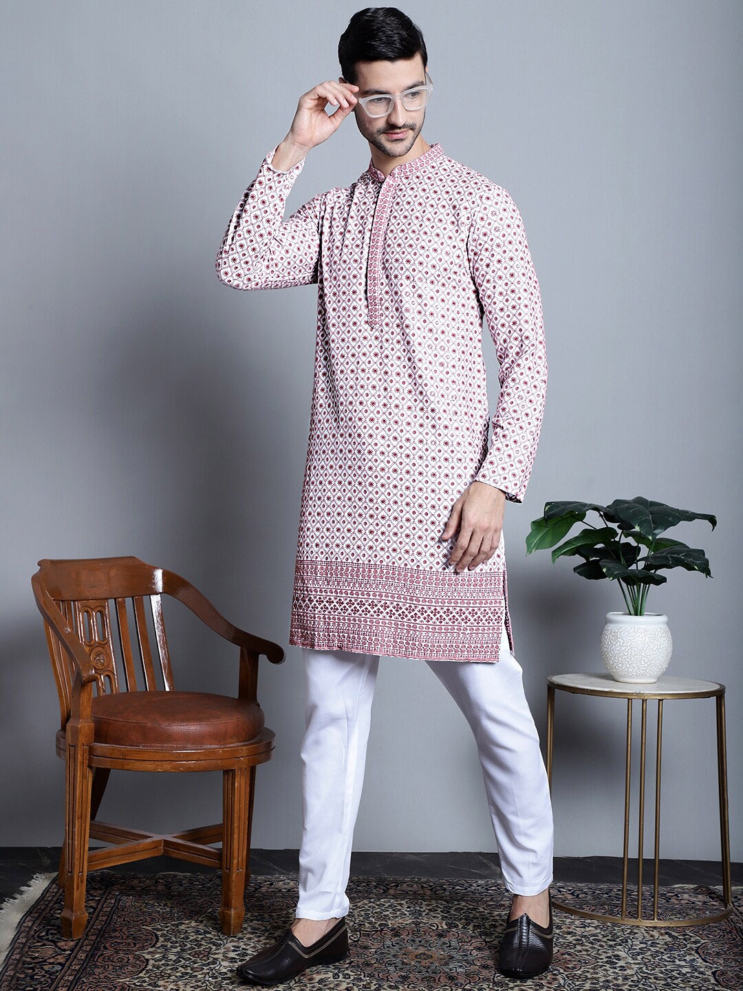 

Jompers Ethnic Motifs Embroidered Regular Kurta With Pyjamas, White