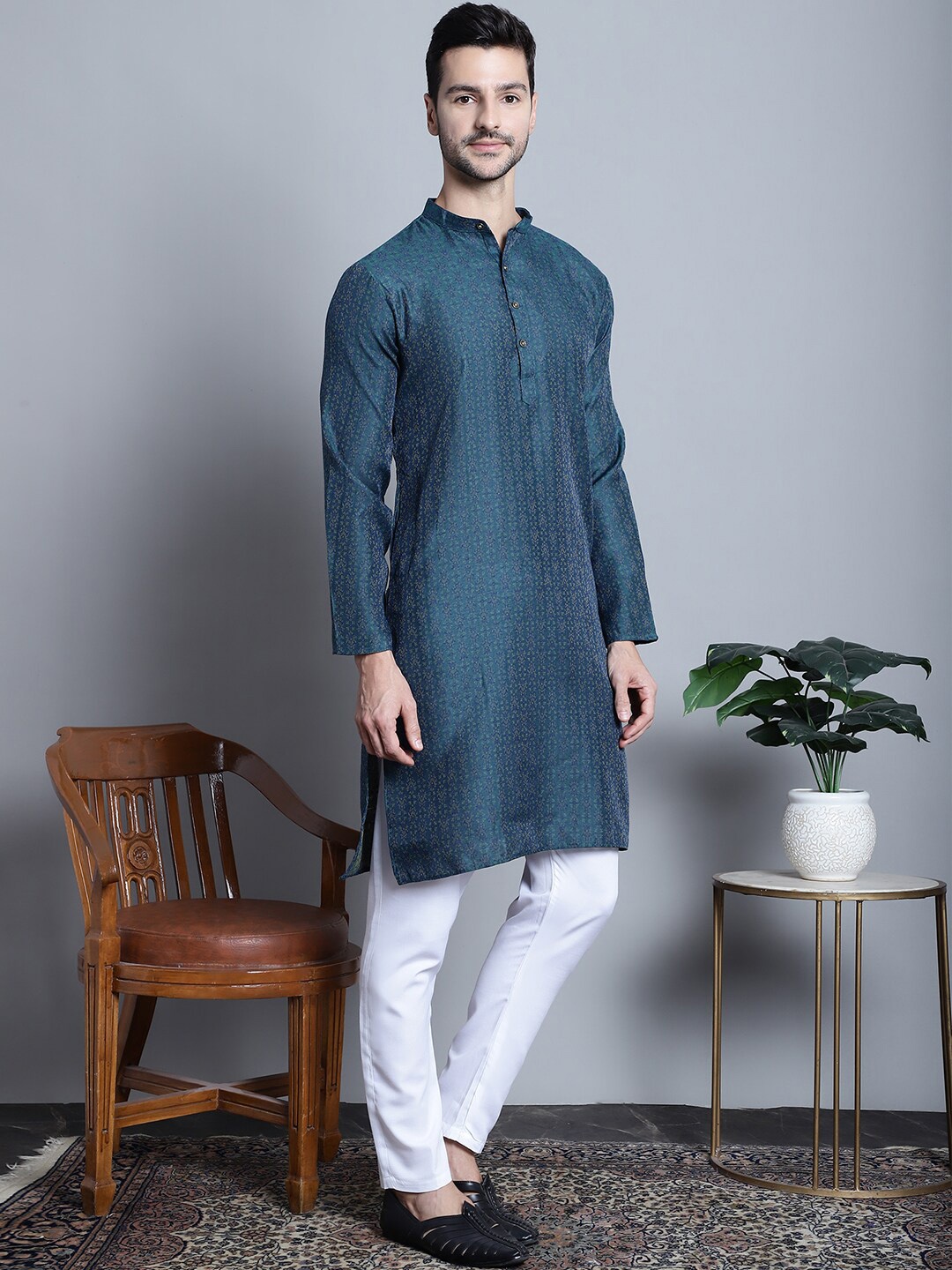 

Jompers Floral Woven Design Band Collar Jacquard Straight Kurta with Pyjamas, Green