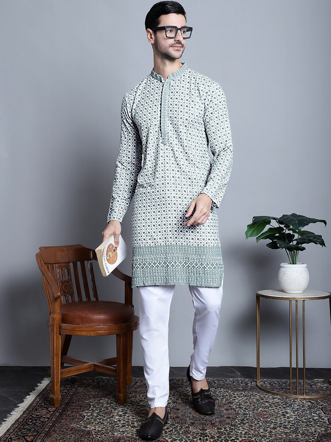 

Jompers Floral Embroidered Mandarin Collar Regular Kurta with Pyjamas, White