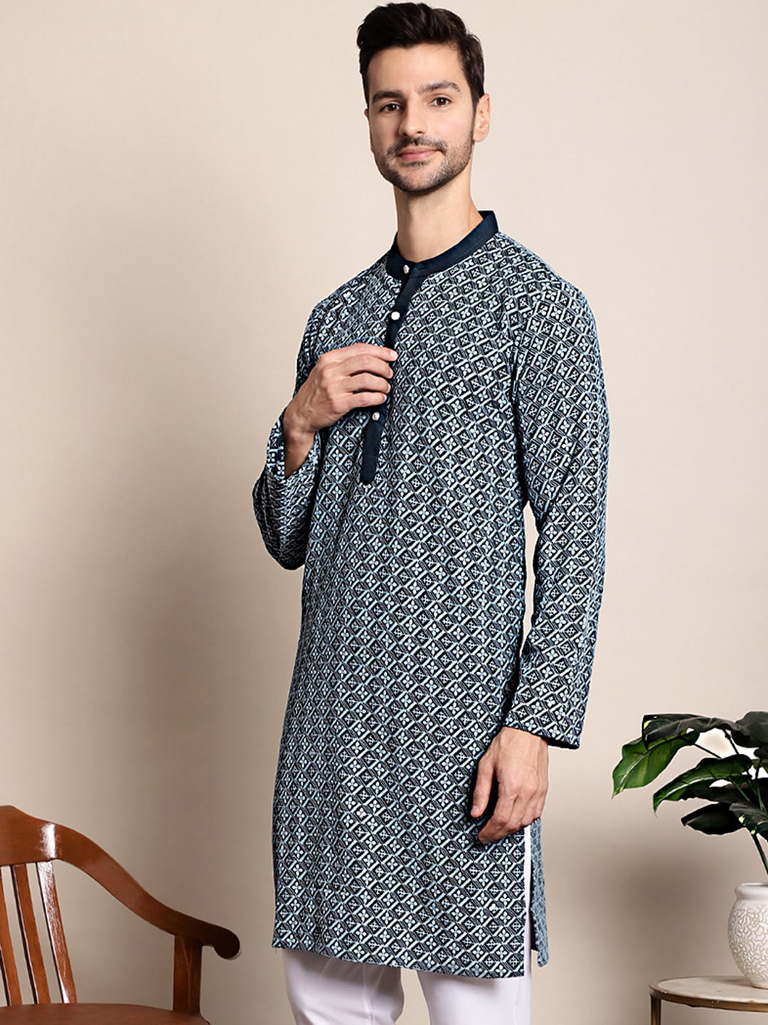 

Anouk Navy Blue Geometric Embroidered Chikankari Straight Kurta
