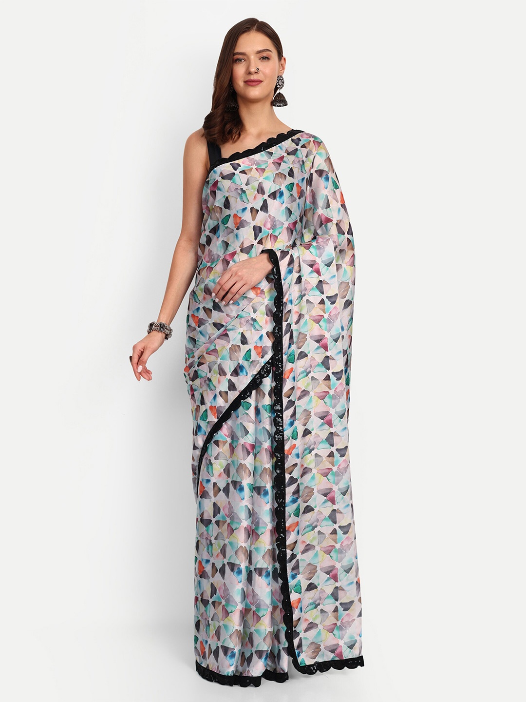 

DrapeMall Geometric Printed Satin Saree, White