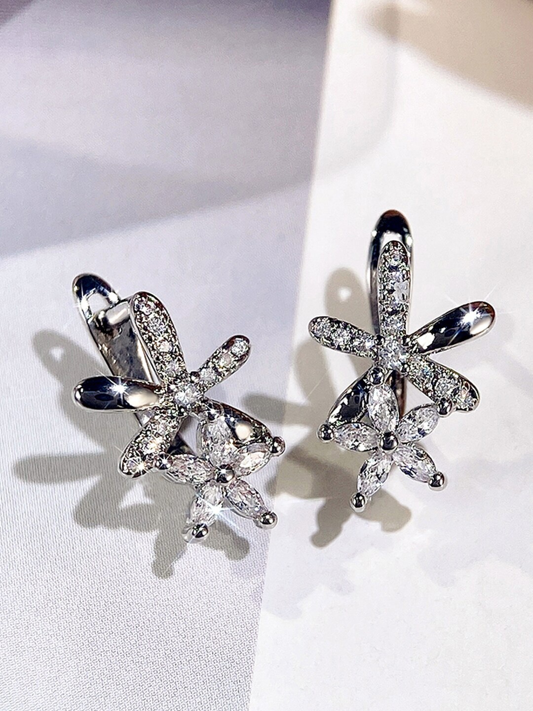 

Designs & You Silver-Toned Star Shaped Studs Earrings