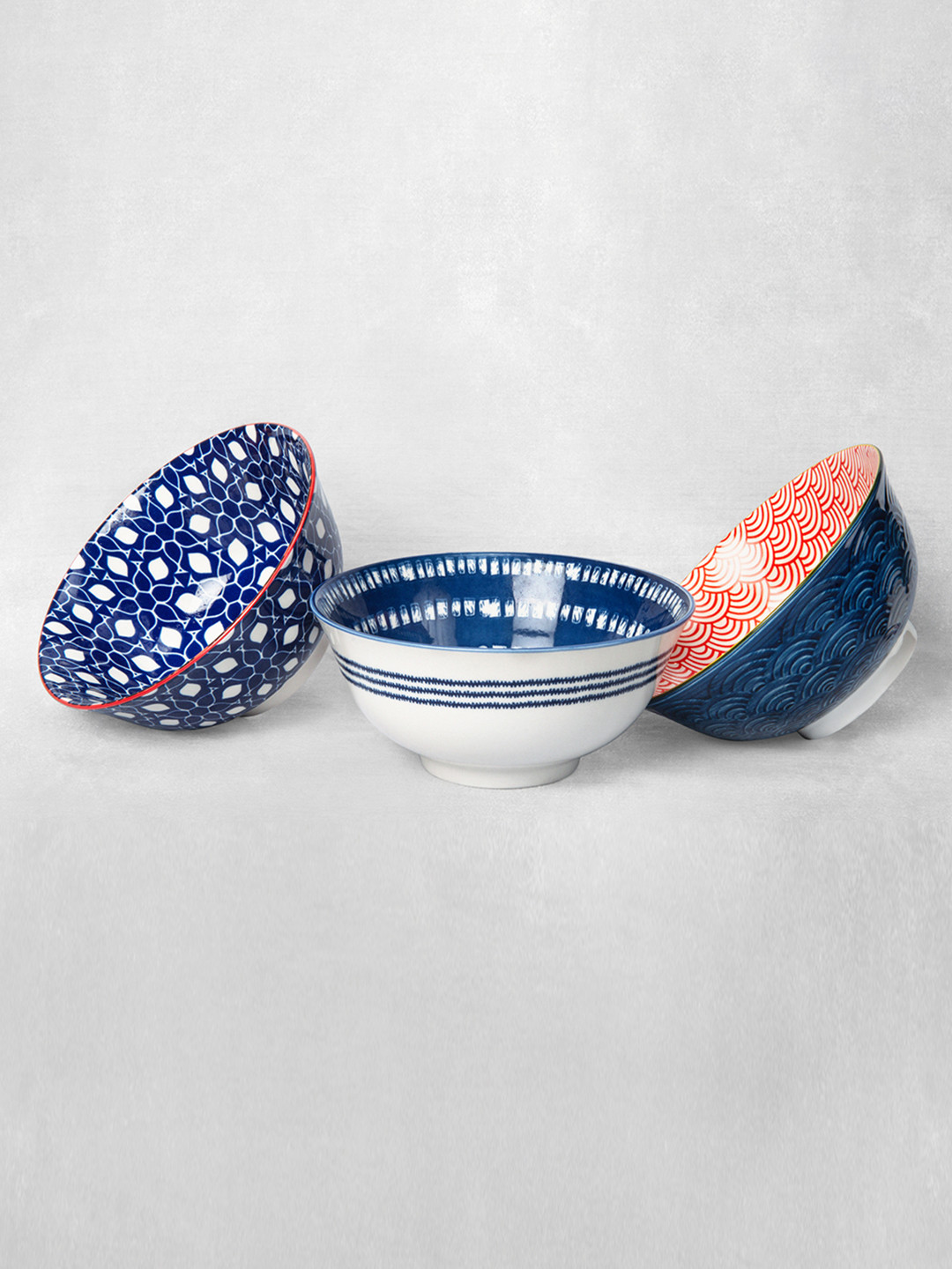 

KitchenCraft White & Black 3-Pieces Textured Stoneware Matte Bowls