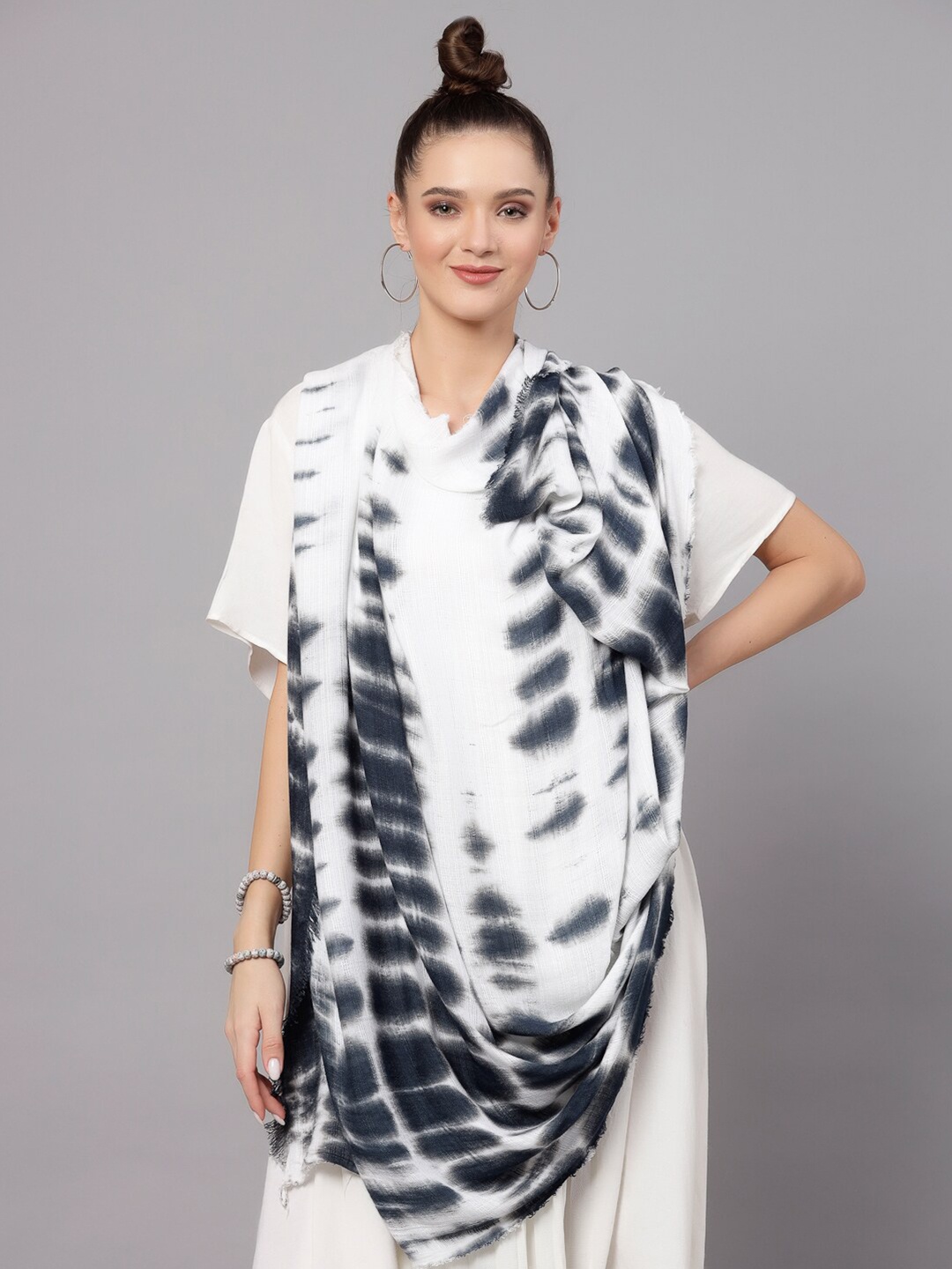 

J Style Women Printed Stole, Black