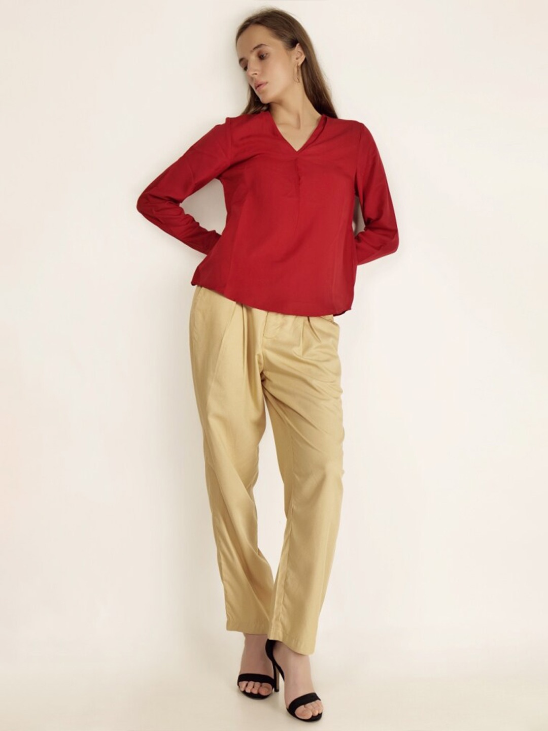

INVICTUS V-neck Cuffed Sleeves Top, Maroon