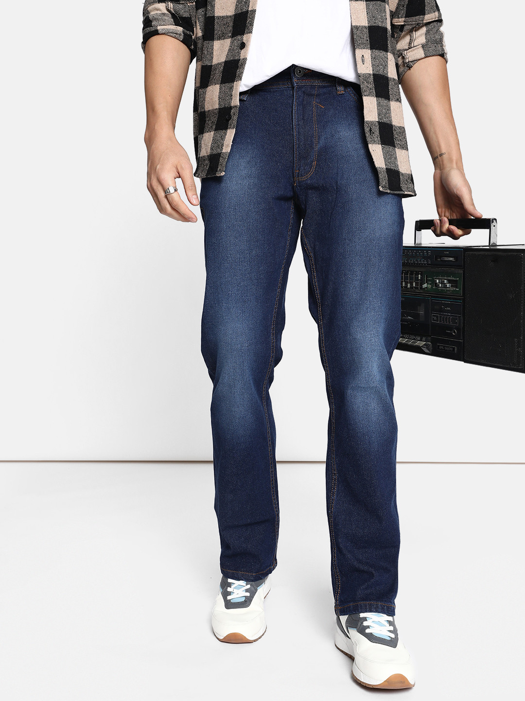 

Roadster Men Bootcut Mid-Rise Light Fade Stretchable Jeans, Blue