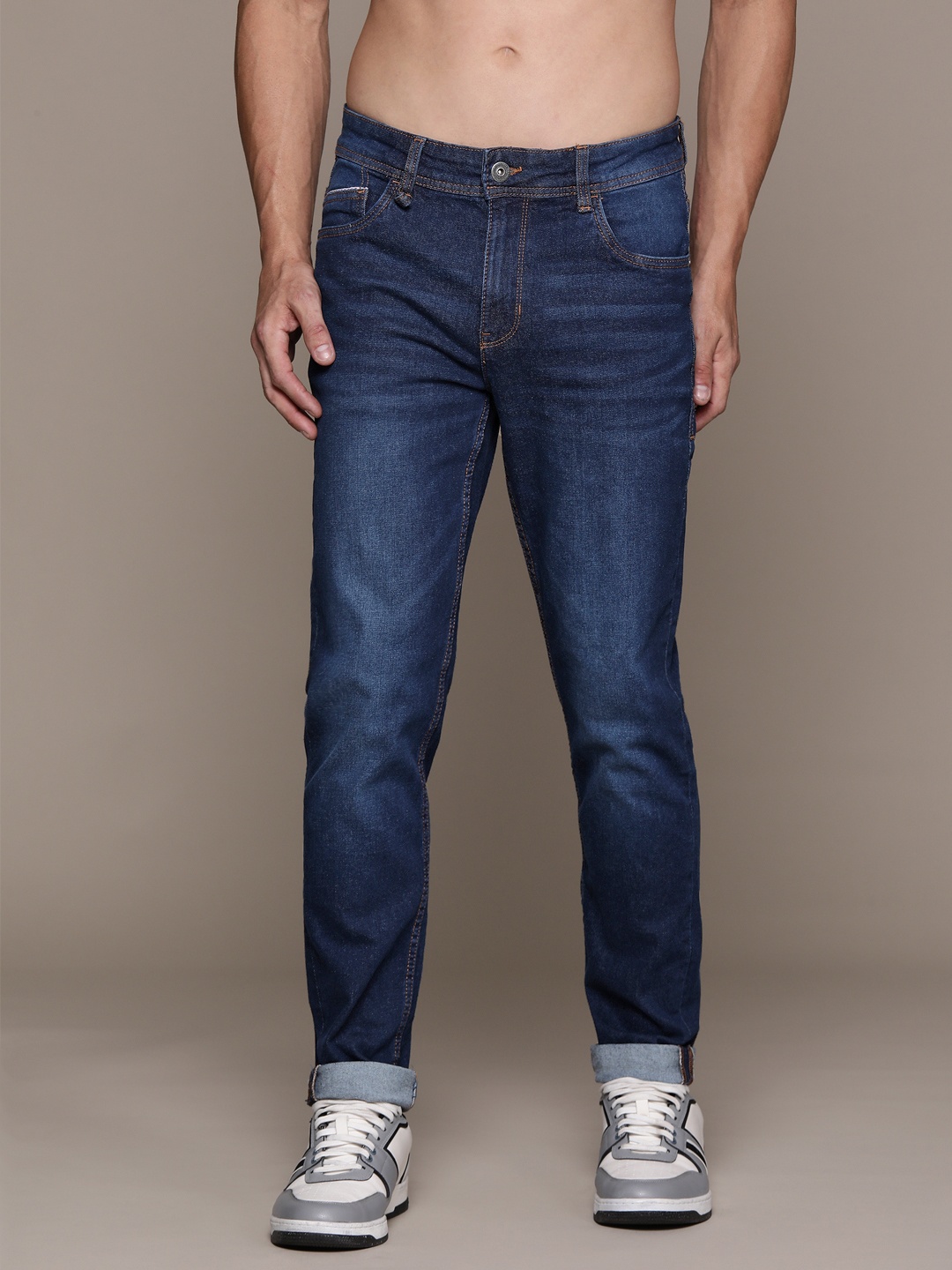 

The Roadster Lifestyle Co. Men Tapered Fit Light Fade Stretchable Jeans, Blue