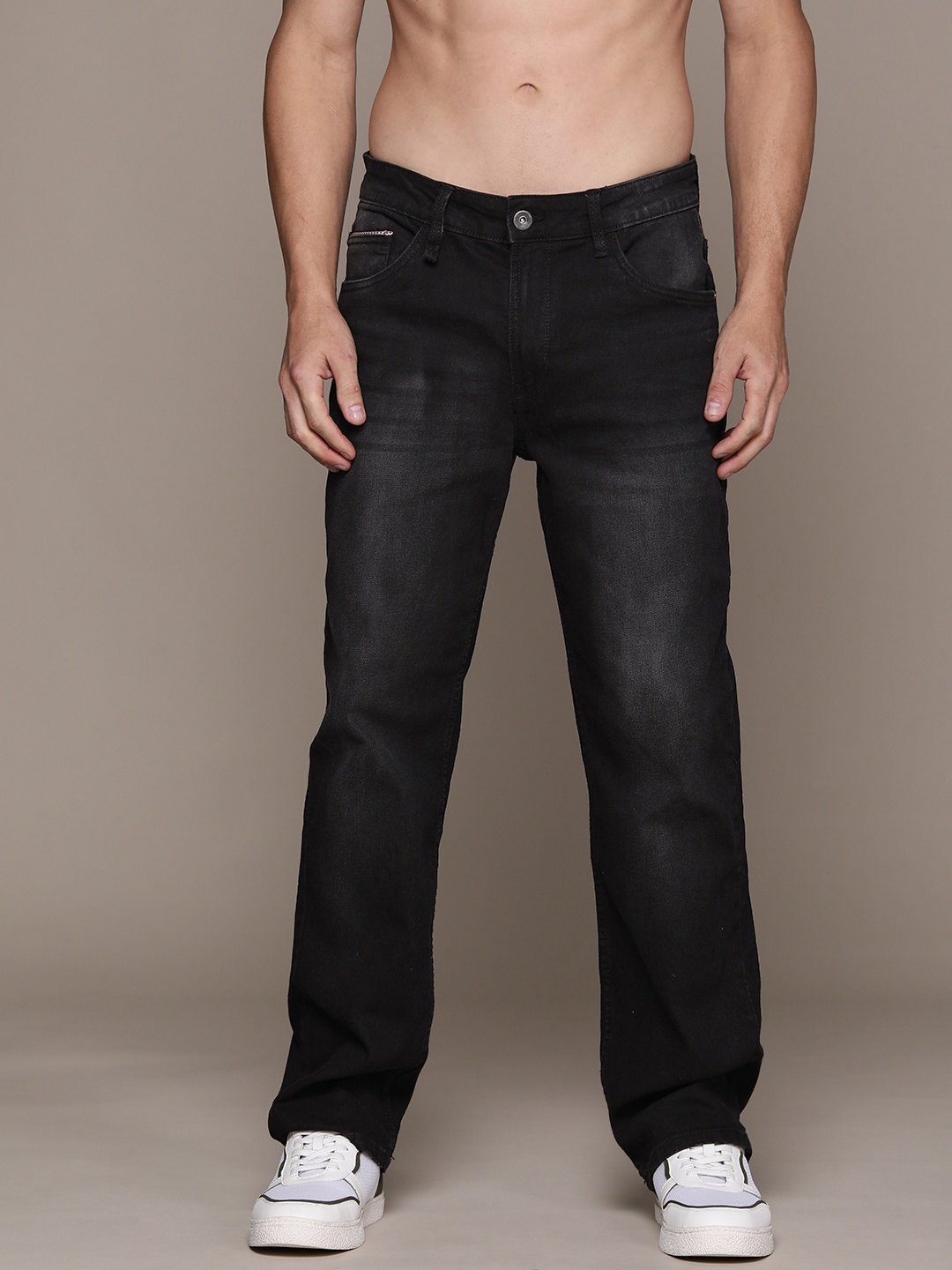 

The Roadster Lifestyle Co. Men Straight Fit Jeans, Black