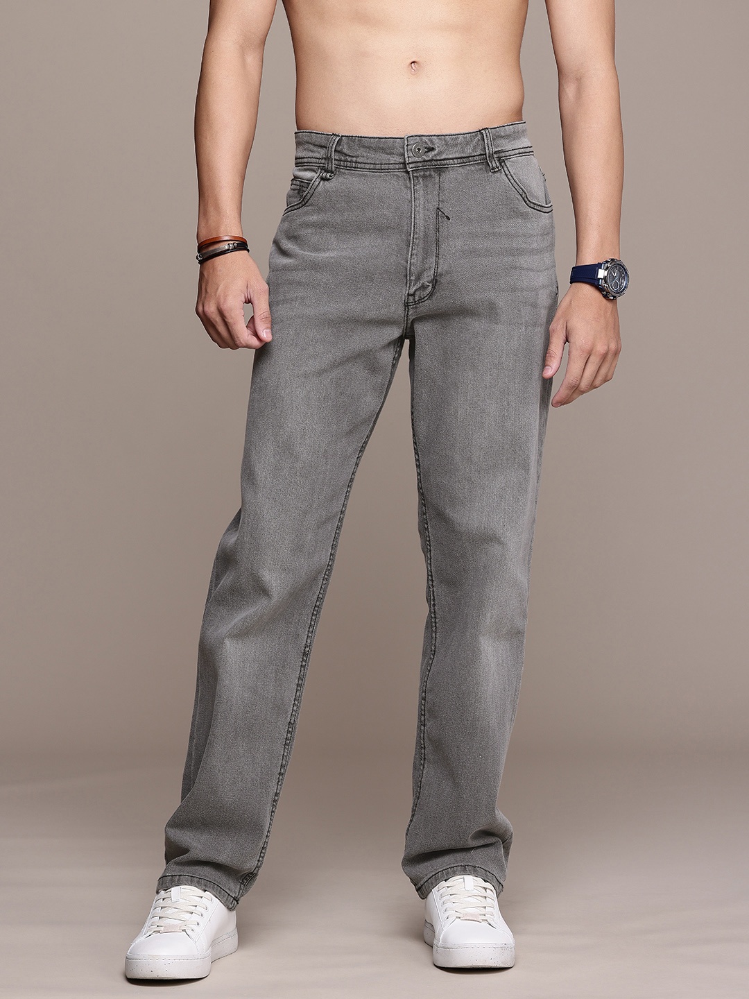

The Roadster Life Co. Men Light Fade Stretchable Jeans, Grey