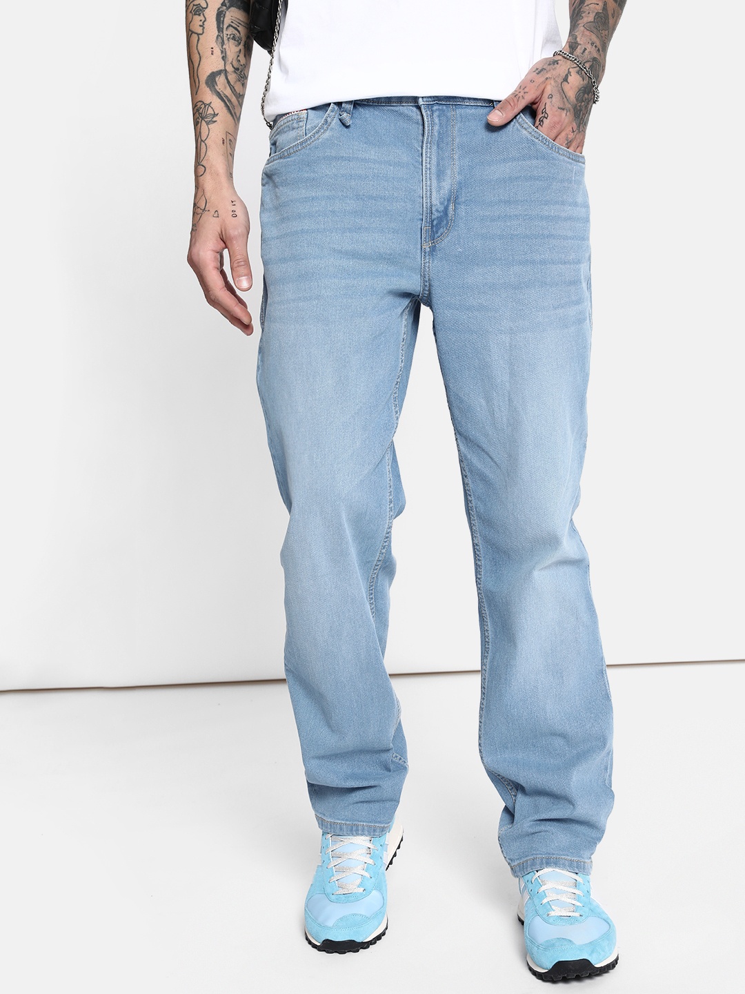 

The Roadster Life Co. Men Straight Fit Light Fade Jeans, Blue