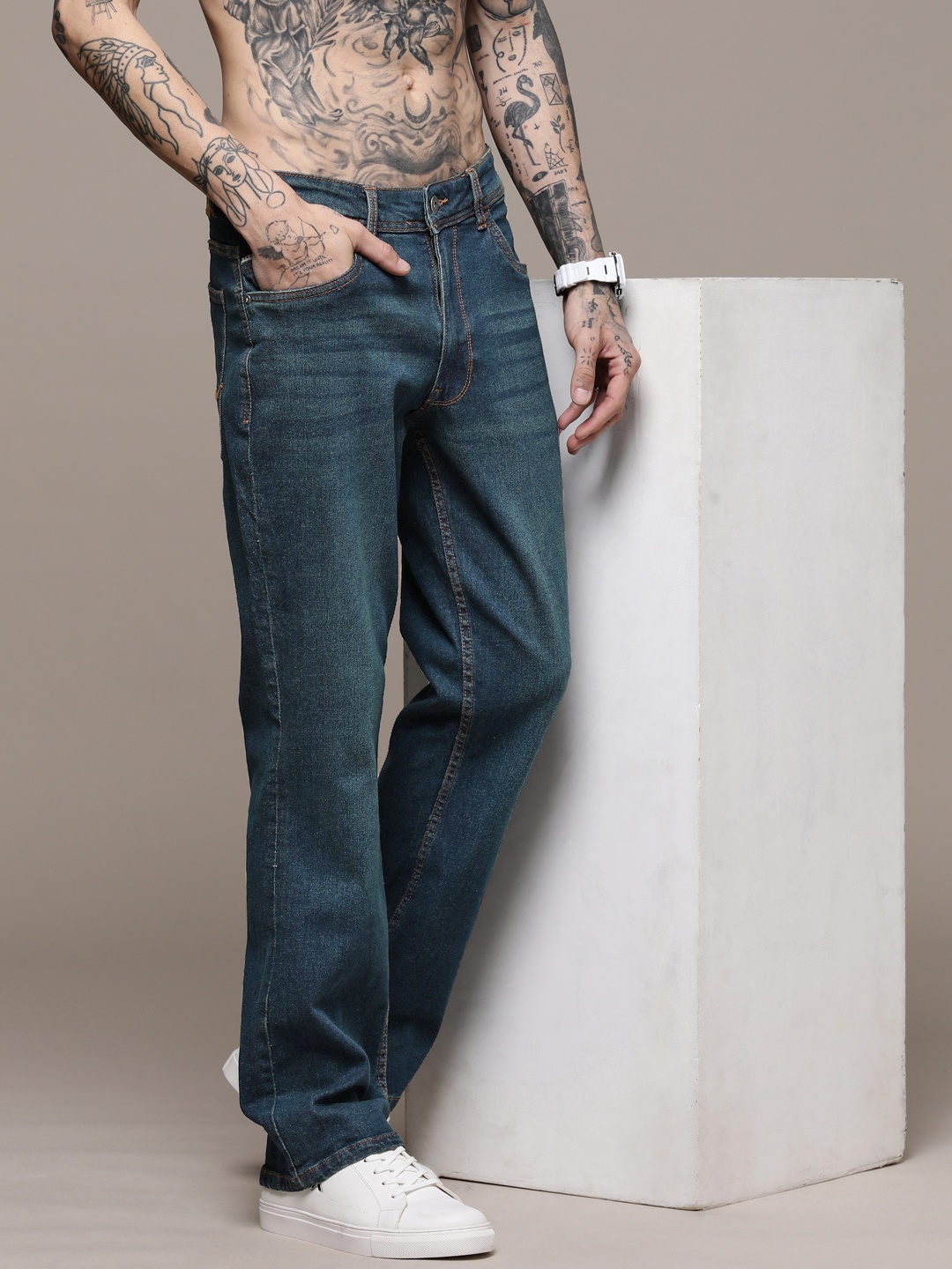 

The Roadster Life Co. Men Bootcut Light Fade Jeans, Blue