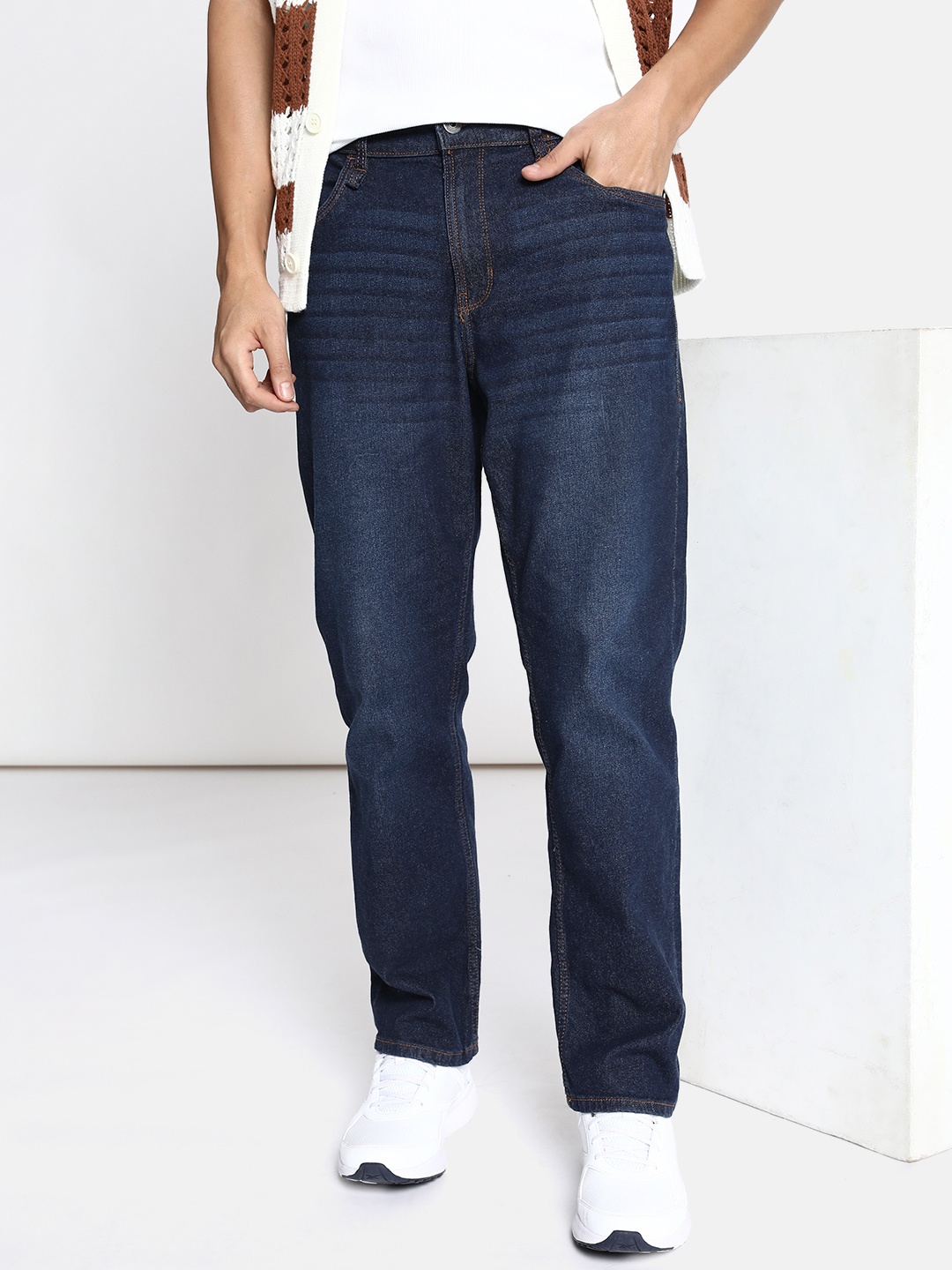 

The Roadster Life Co. Men Straight Fit Light Fade Jeans, Blue