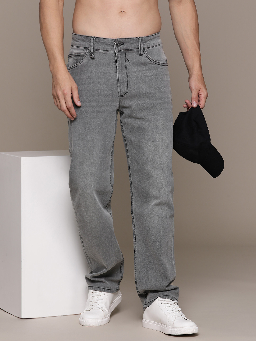 

Roadster The Lifestyle Co. Men Straight Fit Light Fade Stretchable Jeans, Grey