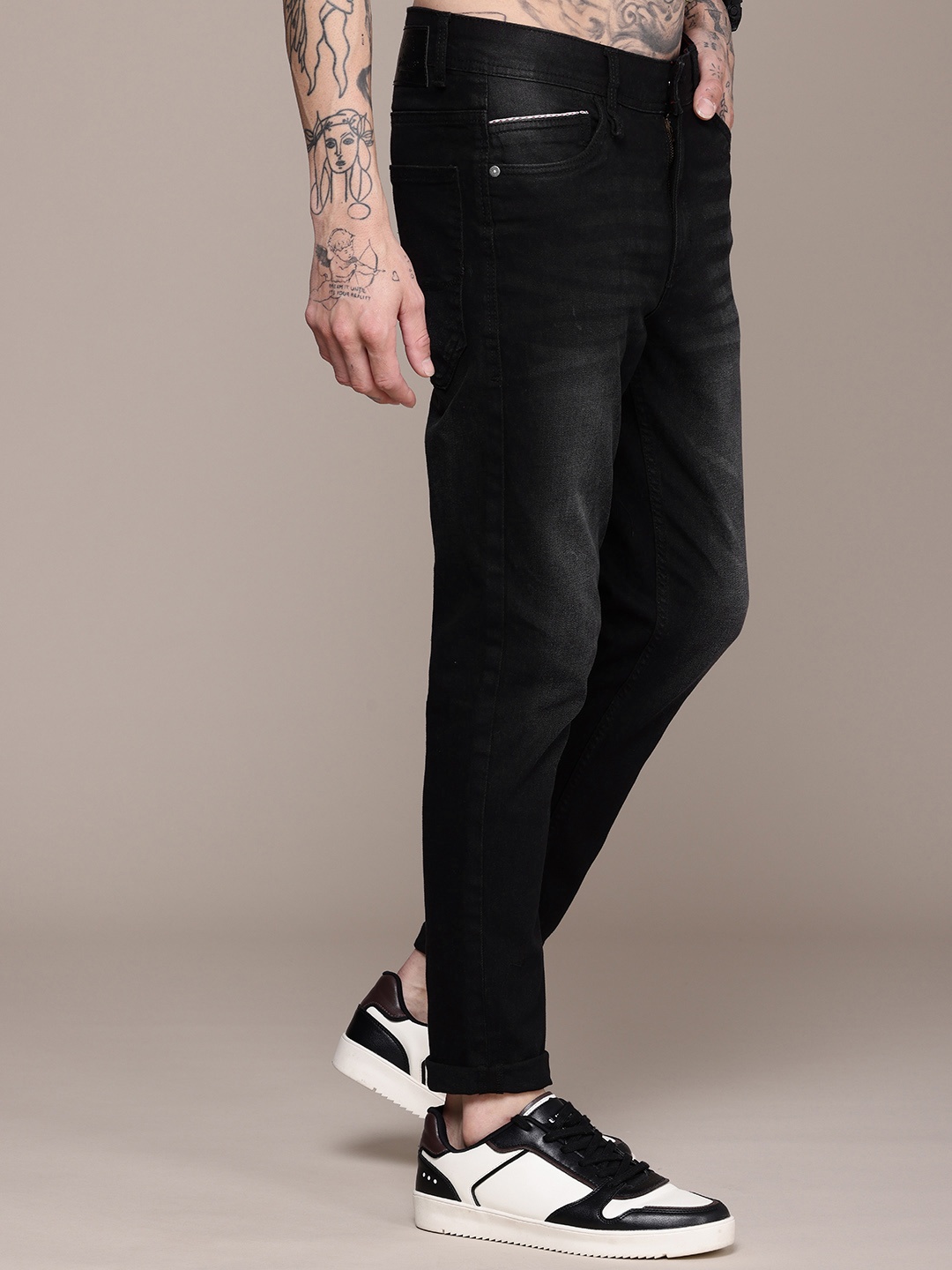 

The Roadster Life Co.Men Slim Tapered Fit Jeans, Black