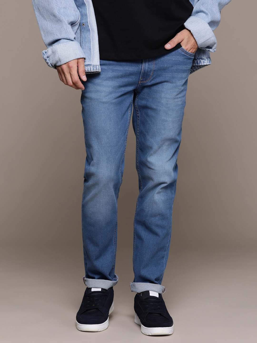 

The Roadster Lifestyle Co. Men Light Fade Slim Fit Jeans, Blue