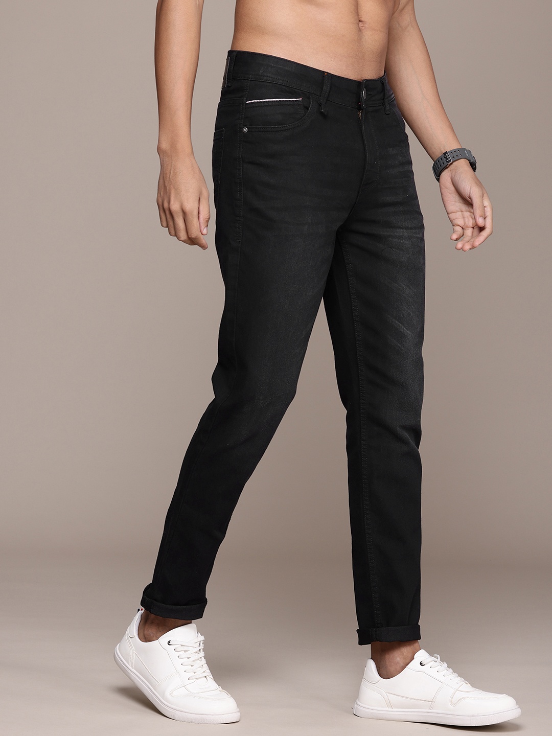 

The Roadster Lifestyle Co. Men Slim Tapered Fit Stretchable Jeans, Black