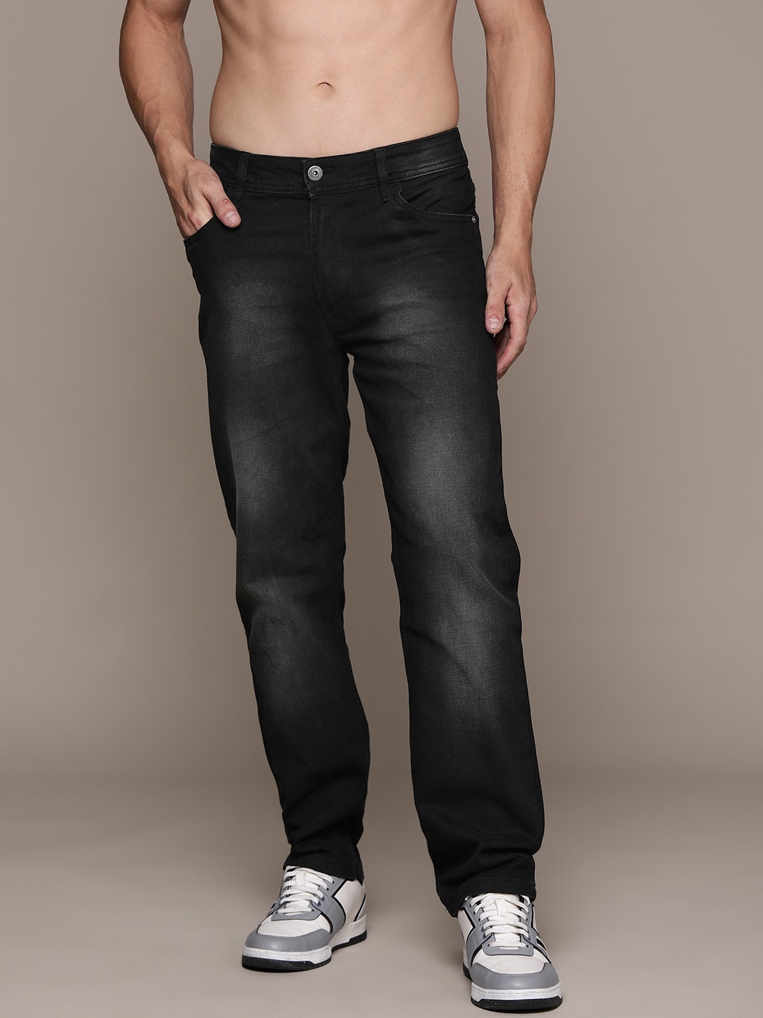 

The Roadster Lifestyle Co. Men Regular Fit Faded Jeans, Black