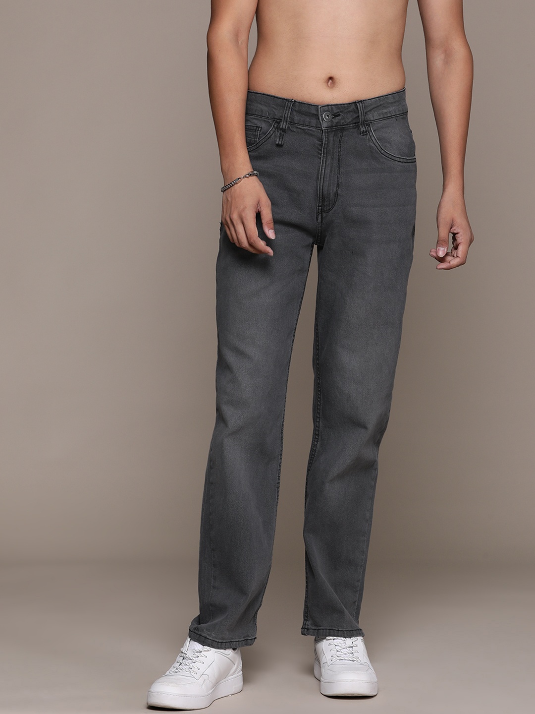 

Roadster The Lifestyle Co. Men Straight Fit Light Fade Stretchable Jeans, Grey