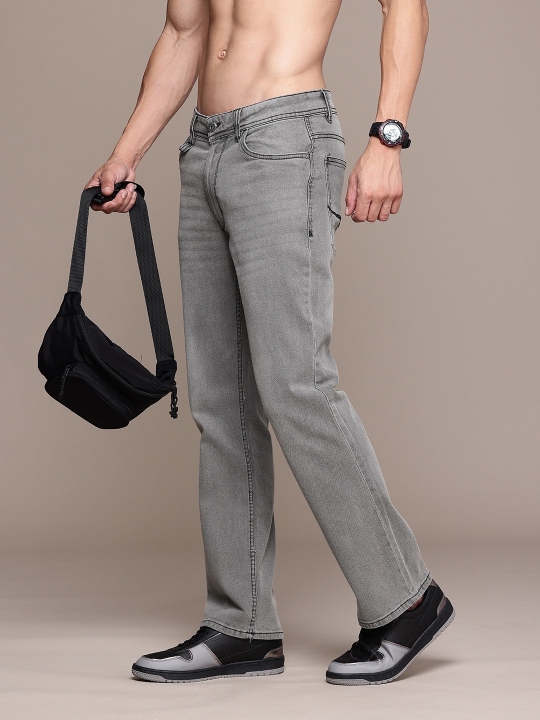 

The Roadster Life Co. Men Bootcut Light Fade Stretchable Jeans, Grey