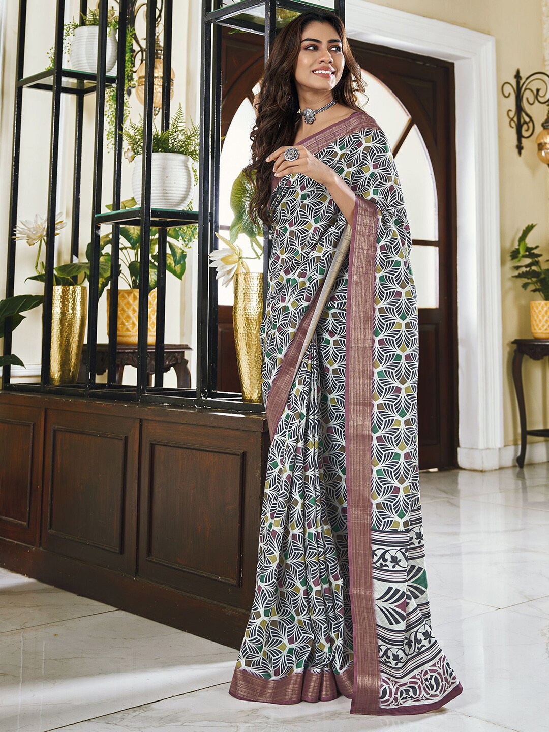 

Mitera Beige & White Floral Printed Zari Saree