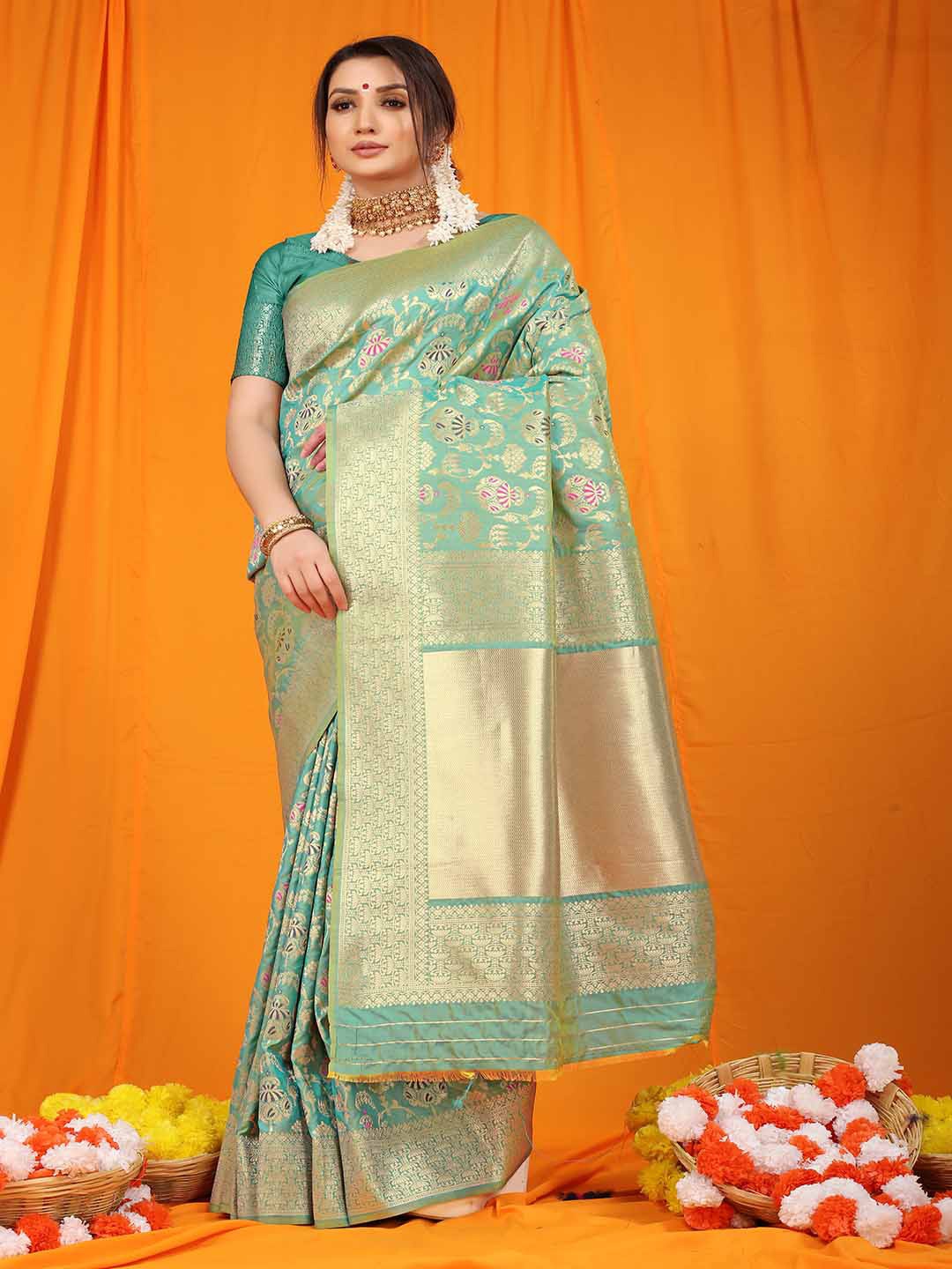 

Mitera Ethnic Motifs Woven Design Zari Saree, Green