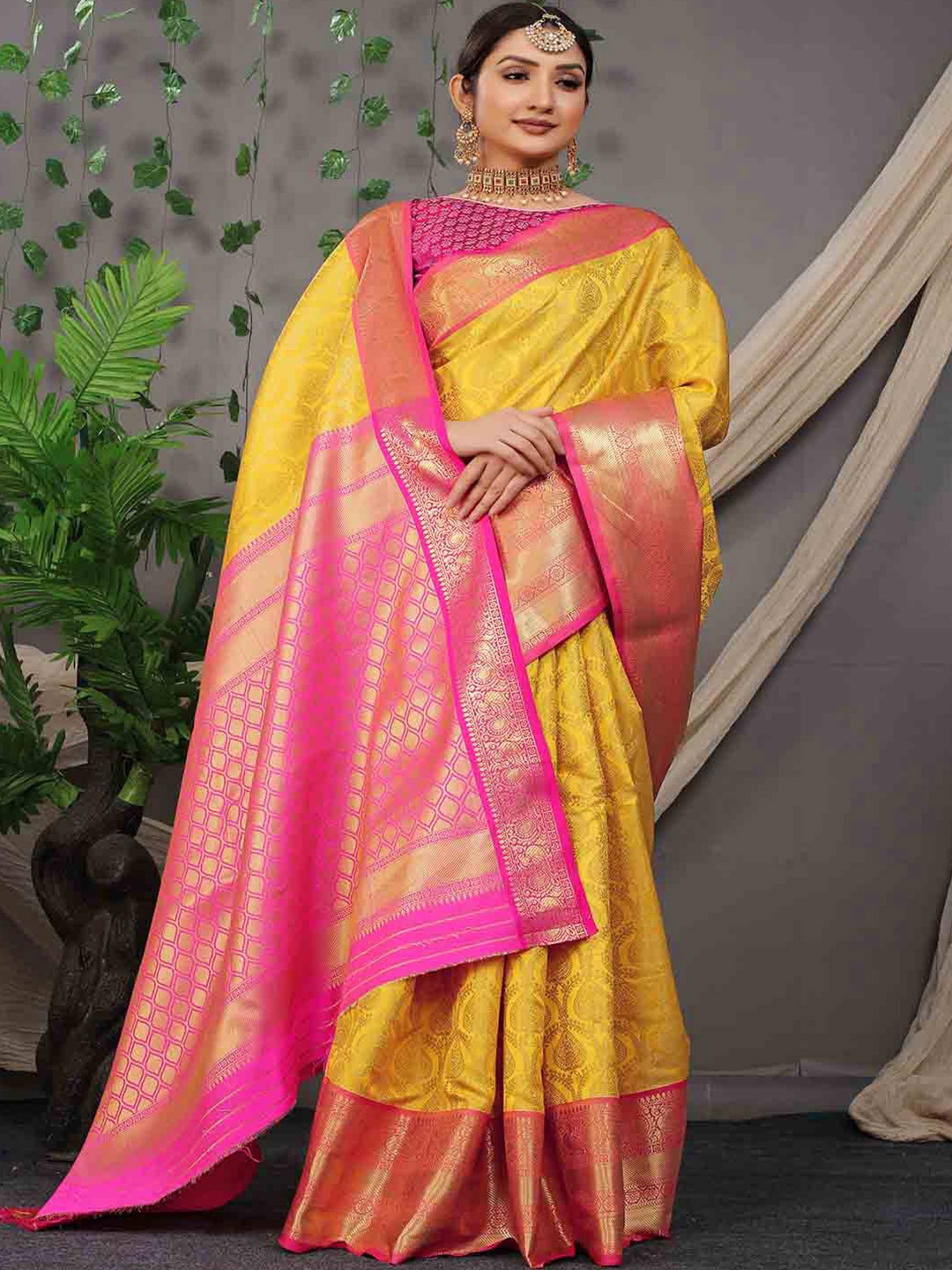 

Mitera Woven Design Zari Saree, Yellow