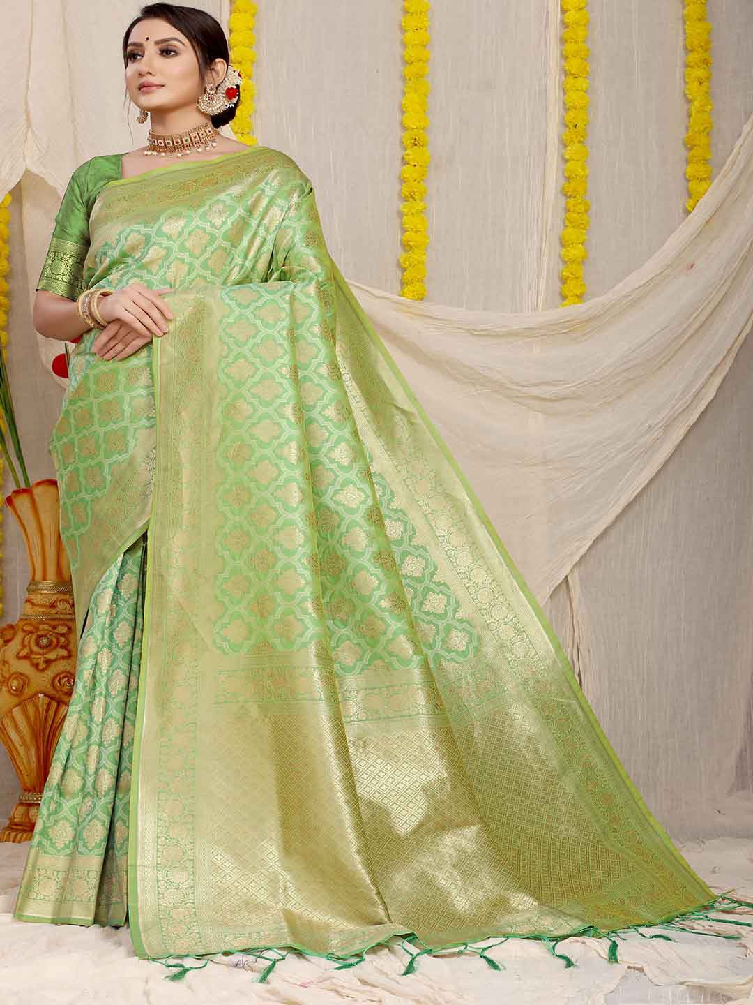 

Mitera Ethnic Motifs Woven Design Zari Saree, Green