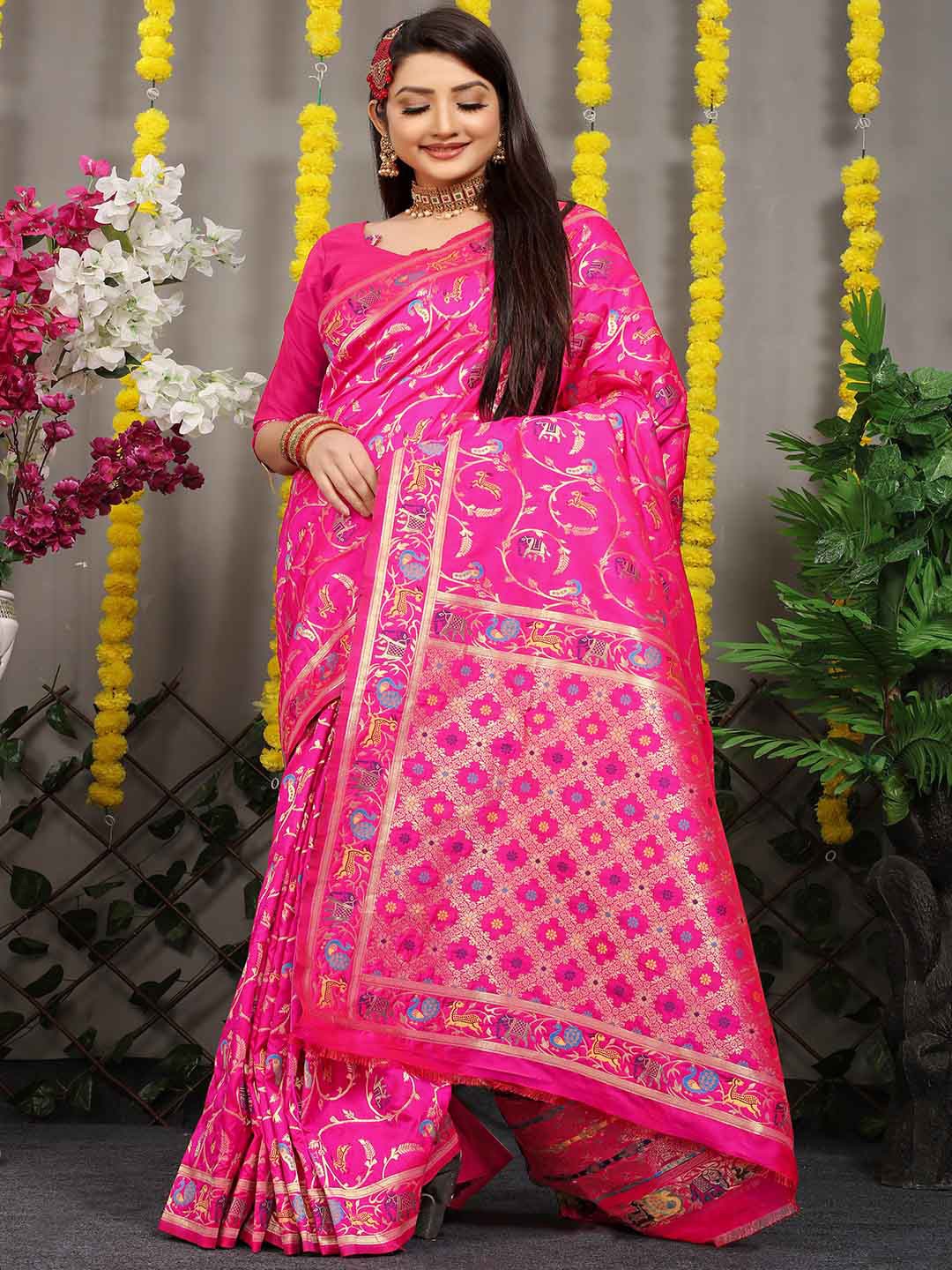 

Mitera Ethnic Motifs Woven Design Zari Saree, Pink