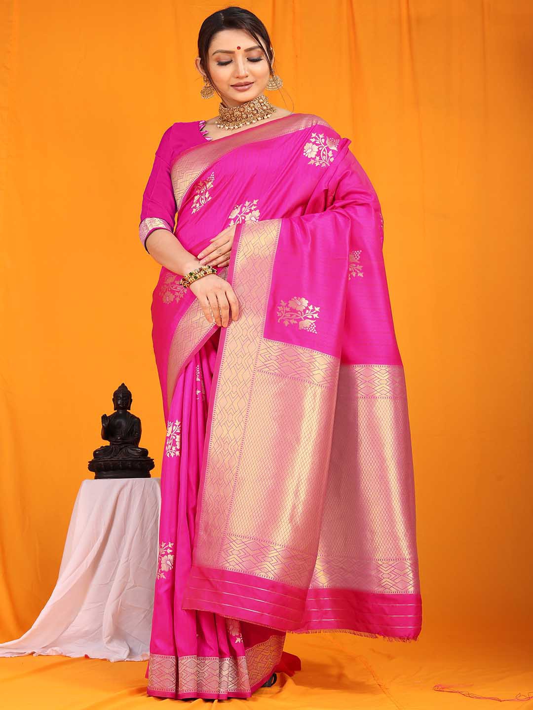 

Mitera Pink & Gold-Toned Floral Woven Design Zari Art Silk Saree