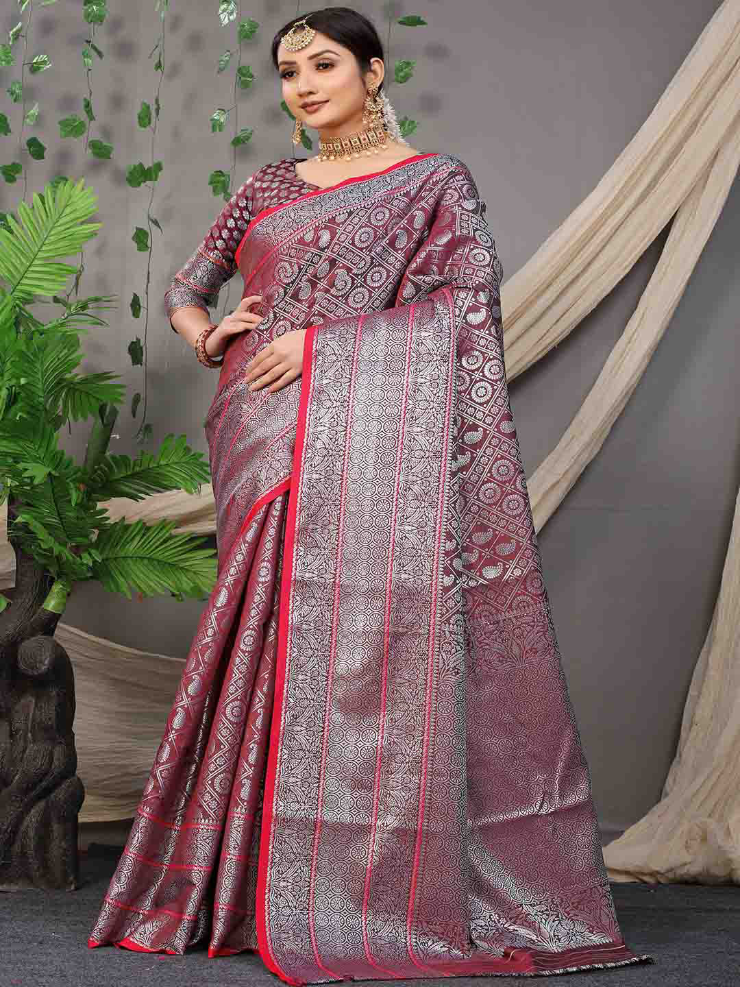 

Mitera Maroon and Red Ethnic Motifs Woven Design Zari Saree