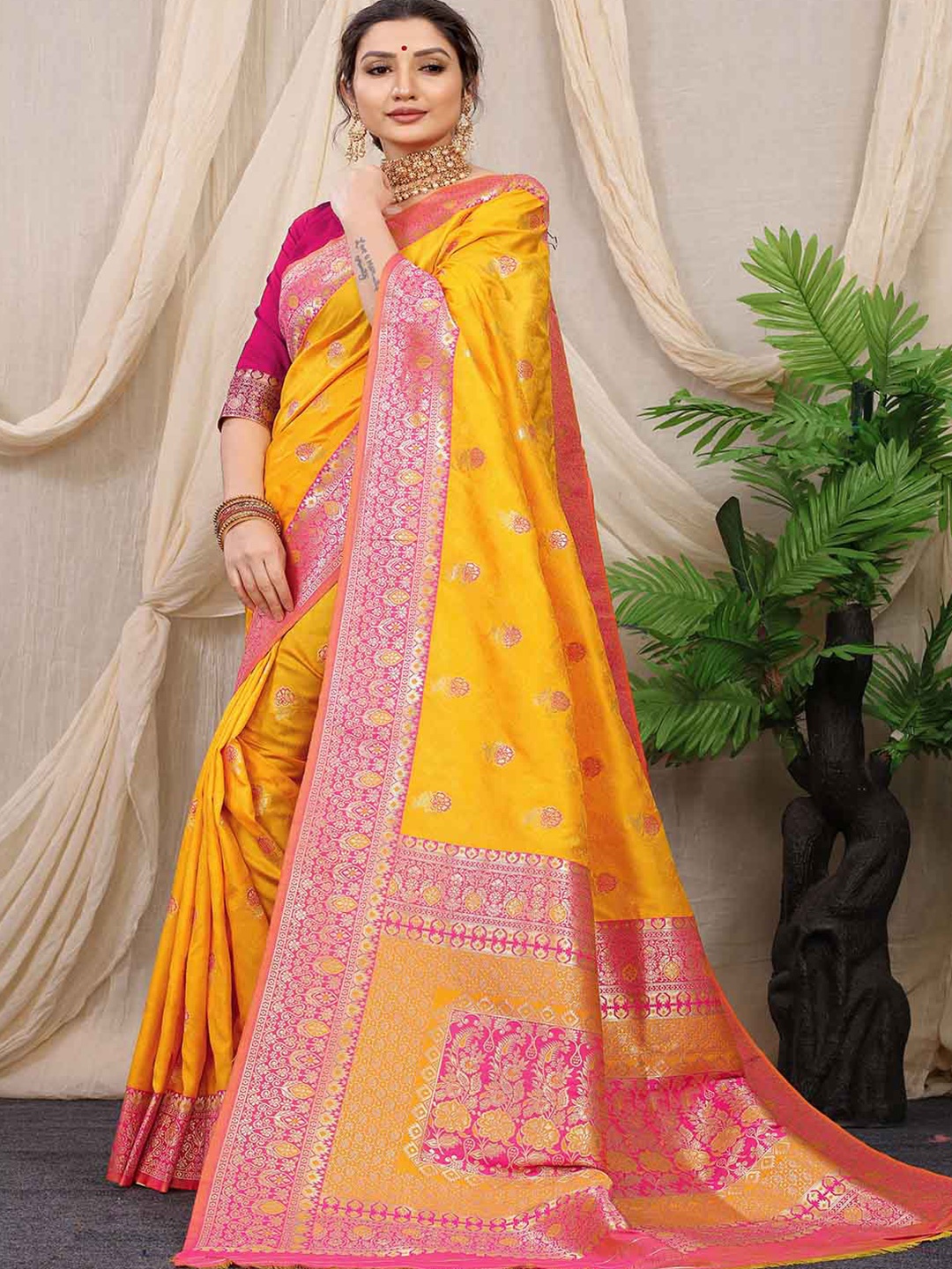 

Mitera Woven Design Zari Saree, Mustard