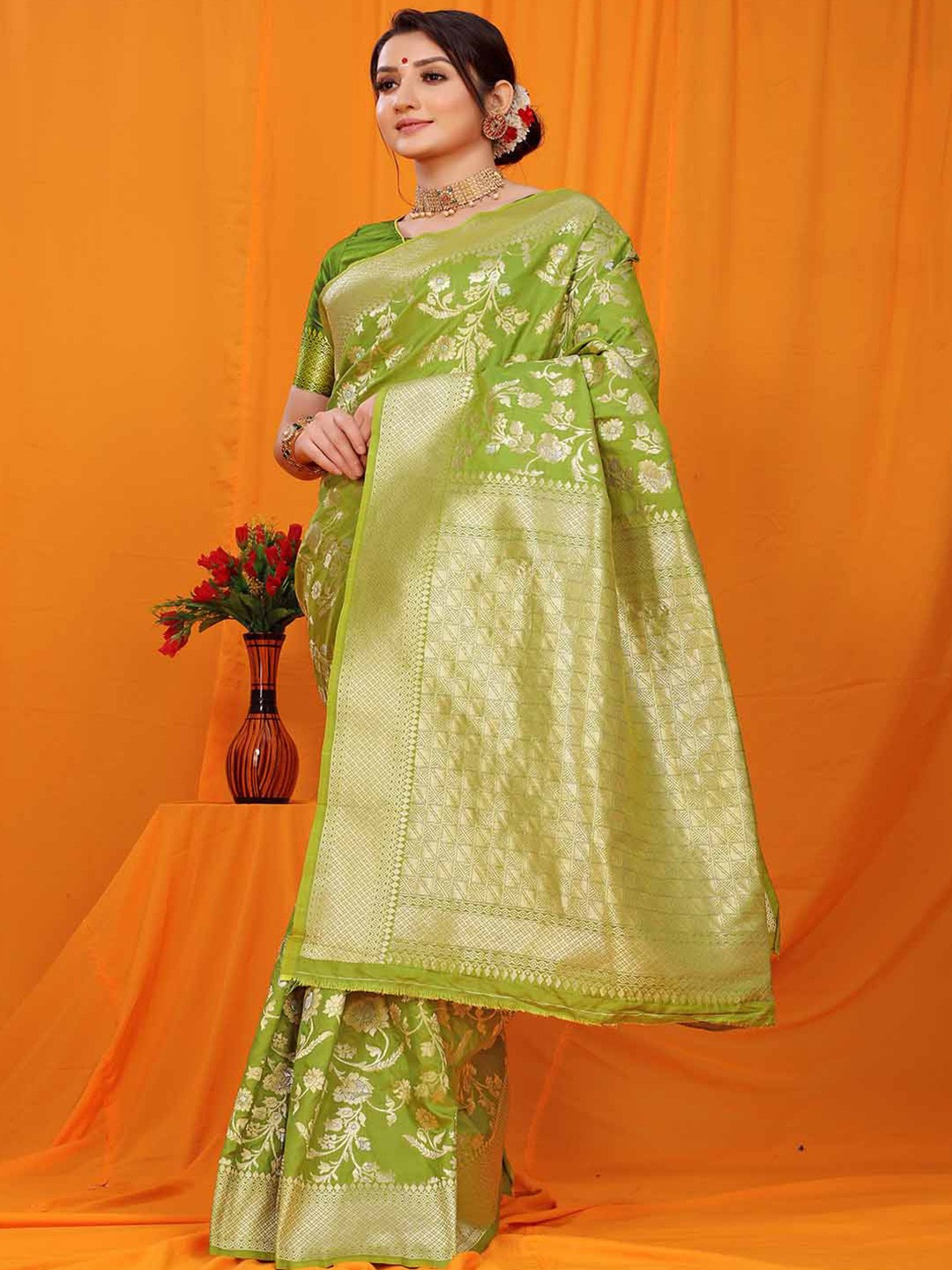 

Mitera Woven Design Zari Saree, Green