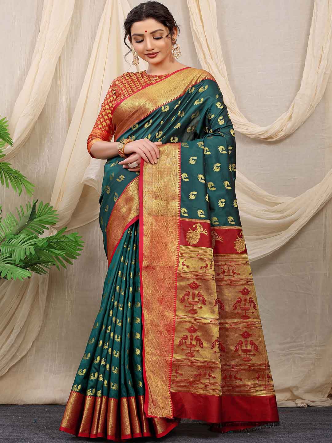 

Mitera Ethnic Motifs Woven Design Zari Saree, Green