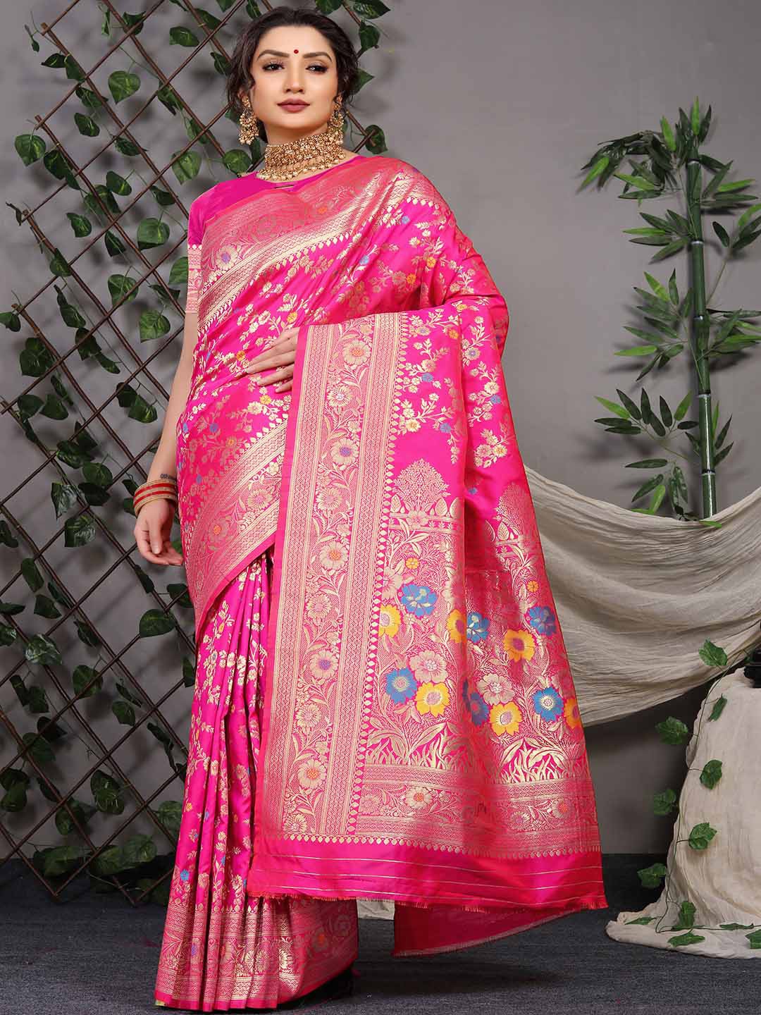 

Mitera Pink & Gold-Toned Floral Woven Design Zari Art Silk Saree