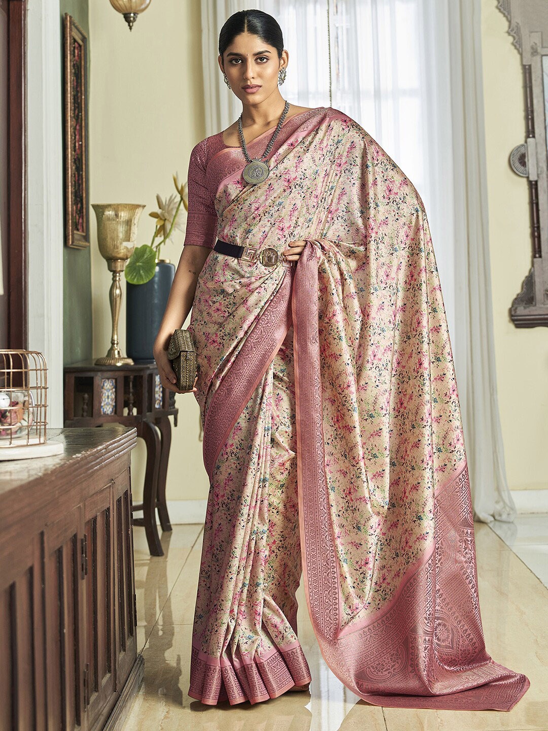 

Satrani Floral Printed Zari Saree, Cream