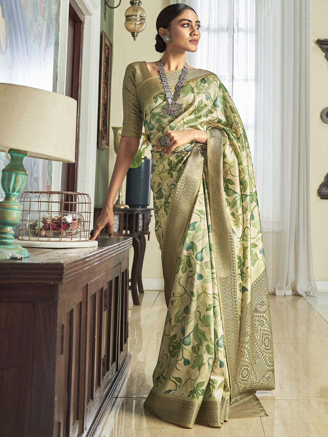 

Satrani Floral Printed Zari Saree, Beige