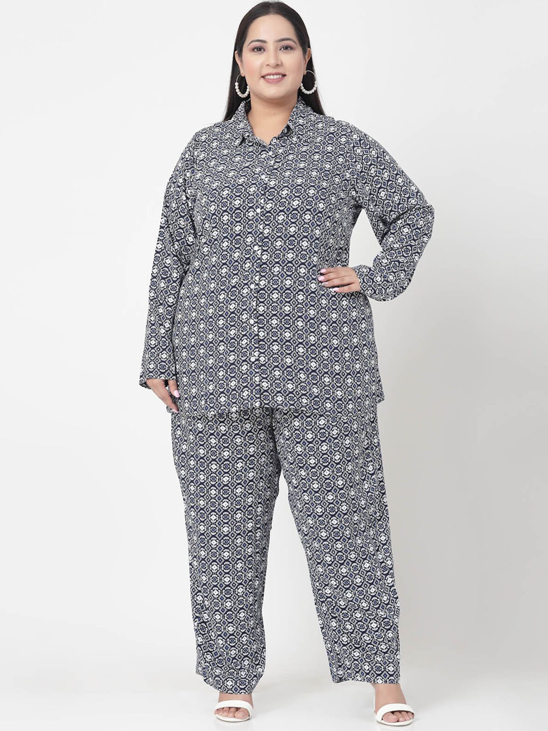 

plusS Plus Size Abstract Printed Shirt & Trousers, Navy blue