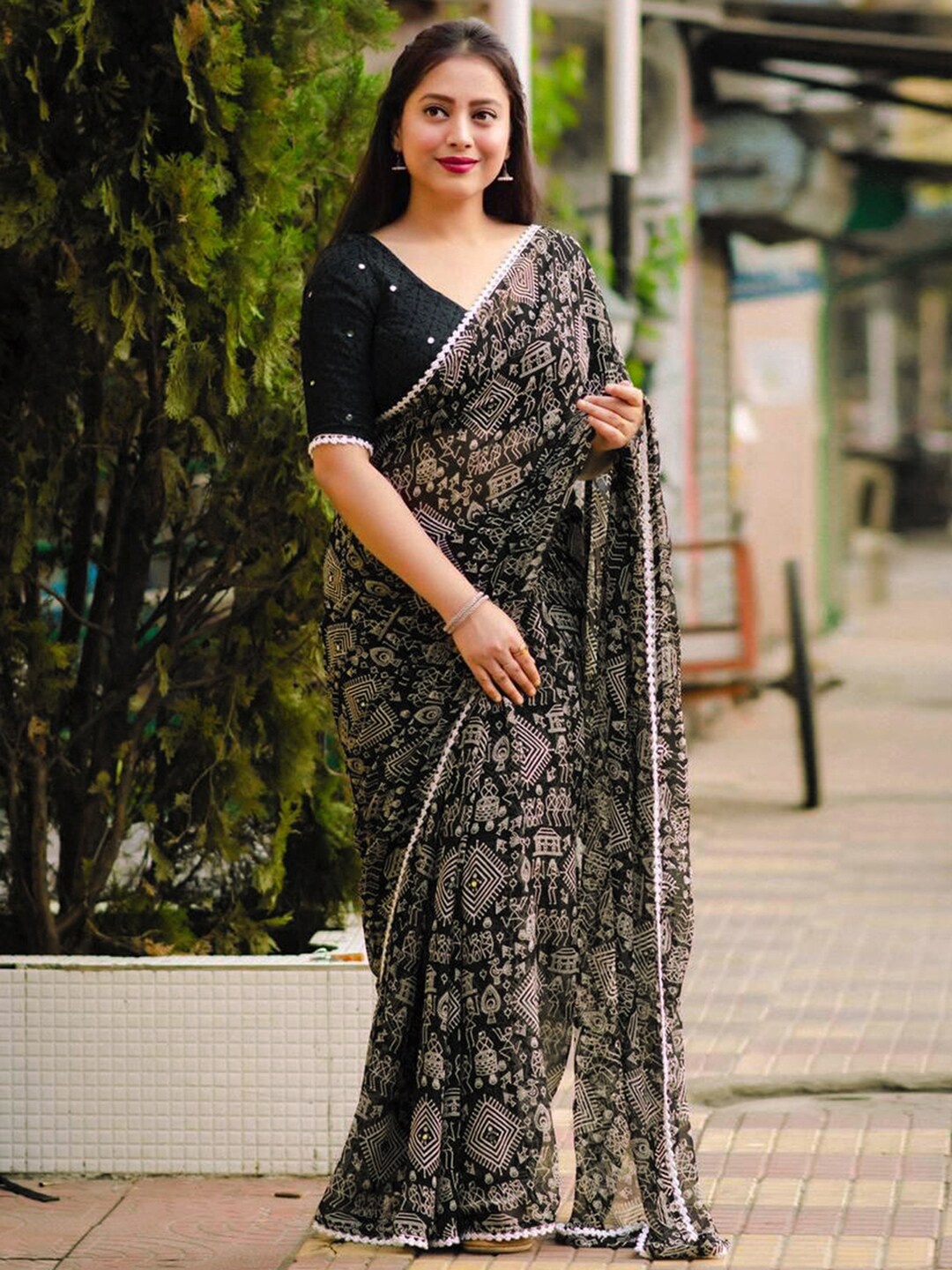 

Mitera Black & White Ethnic Motifs Printed Saree