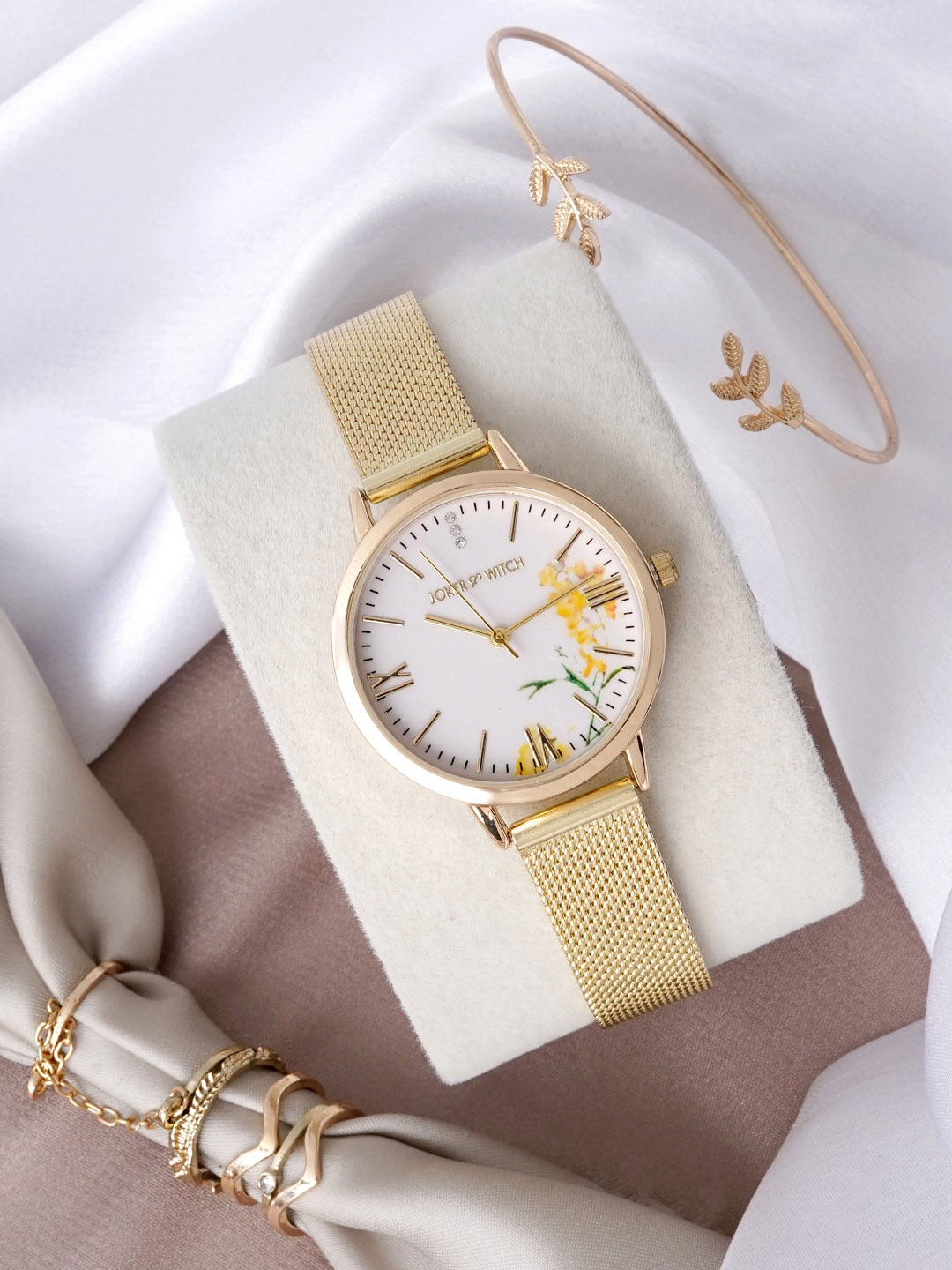 

JOKER & WITCH Women Andres Love Triangle Watch Gift Set JWLT834, Gold