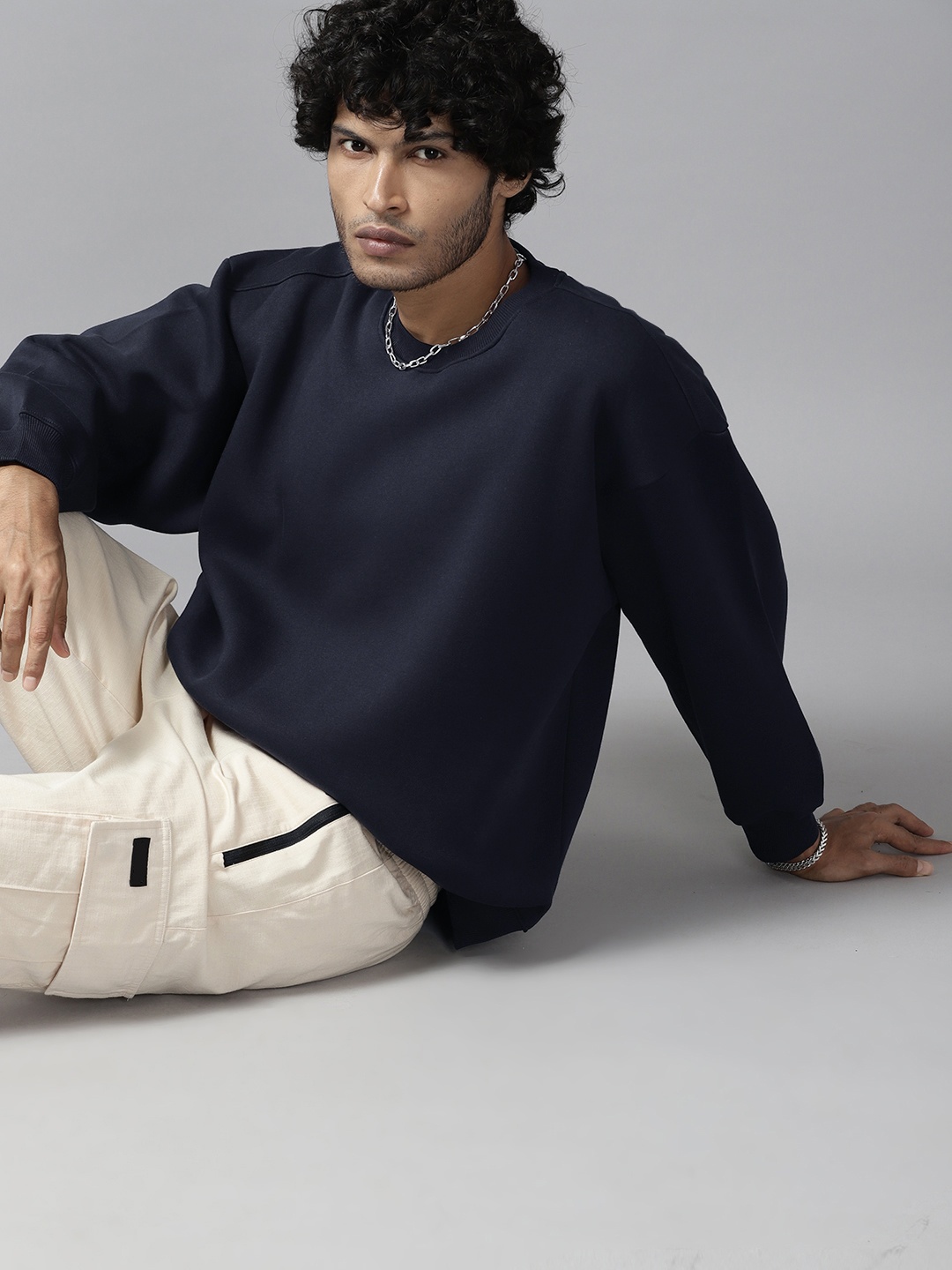 

Roadster Men Solid Pullover Sweatshirt, Navy blue