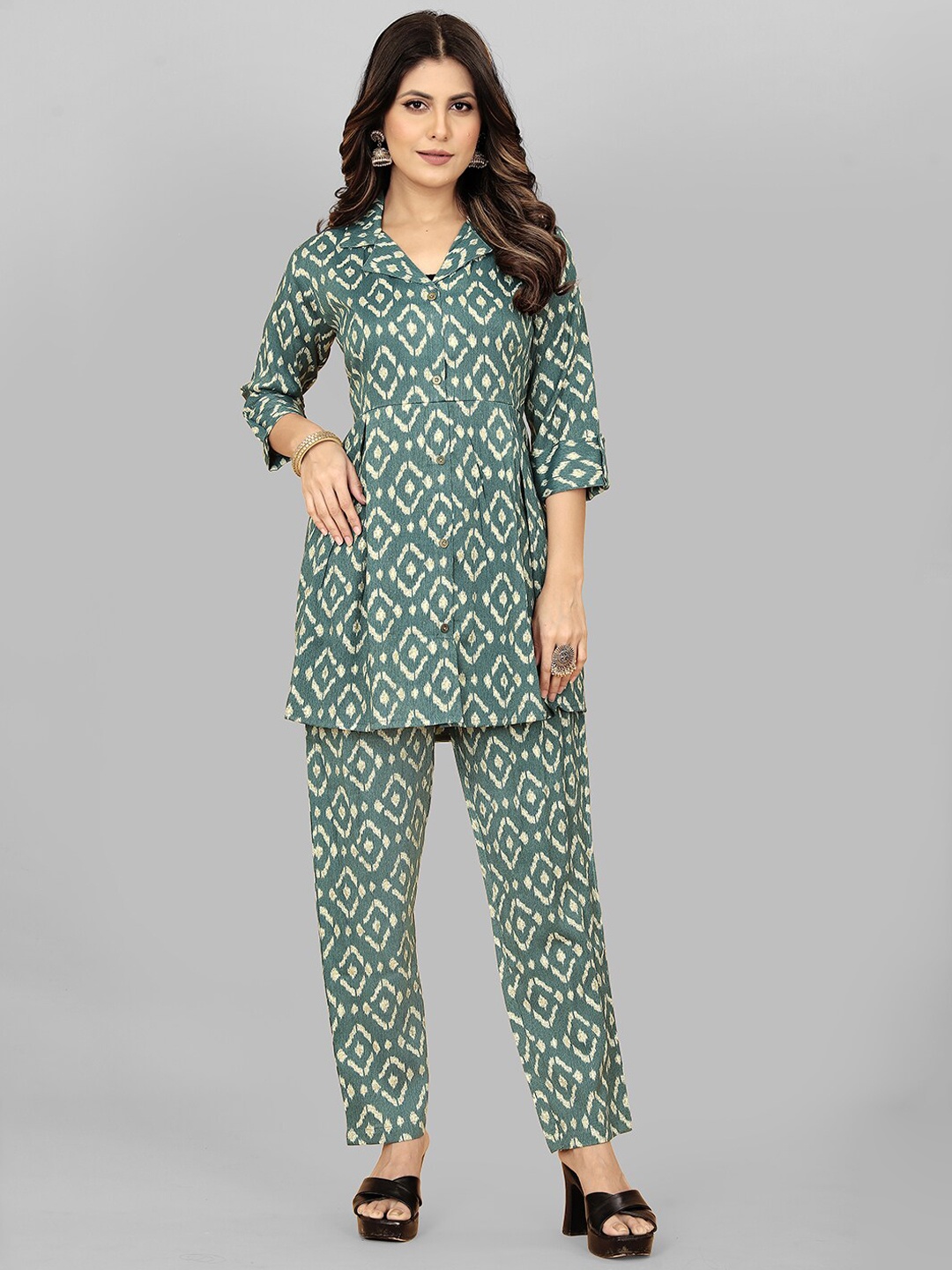 

Lilots Printed Shirt Collar Tunic & Trousers, Green