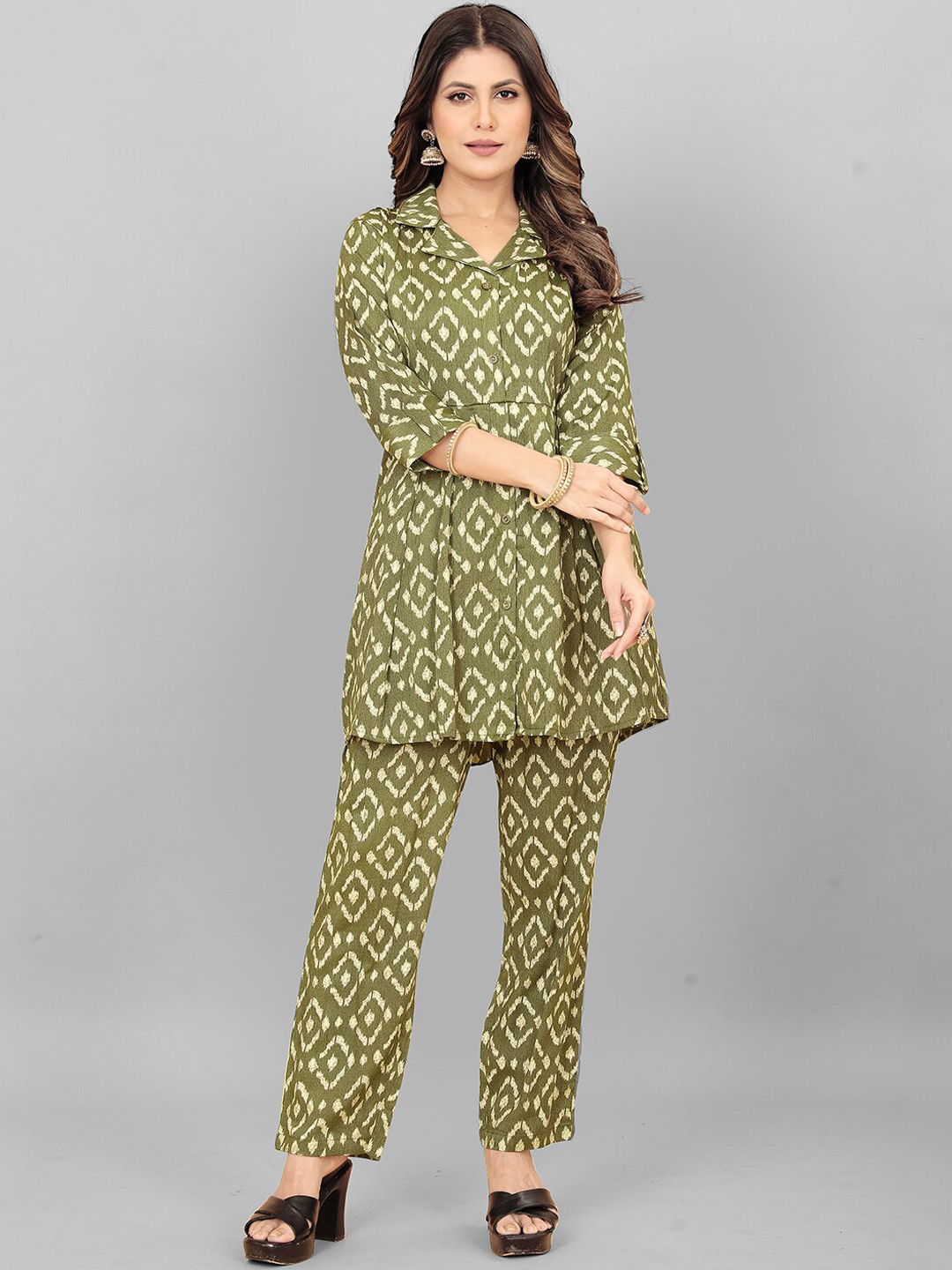 

Lilots Printed Button-Front Tunic & Trousers Co-Ords, Green
