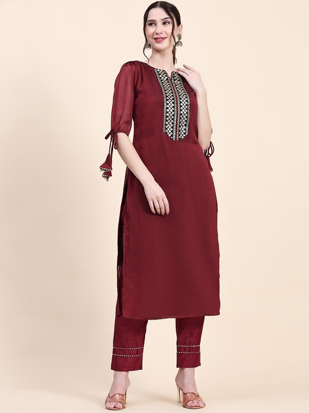 

UDBHAV TEXTILE Ethnic Motifs Yoke Design Sequinned Kurta with Trousers, Maroon