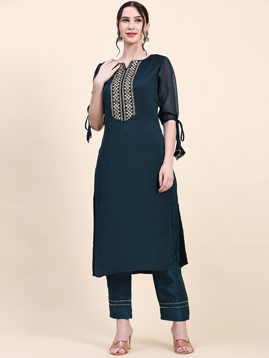 

UDBHAV TEXTILE Ethnic Motifs Yoke Design Sequinned Kurta with Trousers, Teal