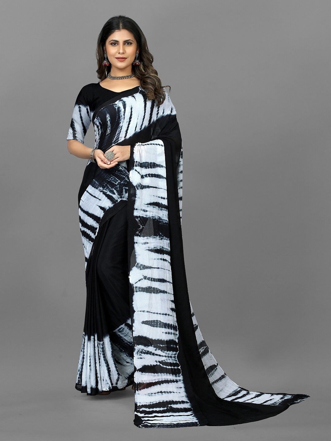 

APNISHA Tie & Dye Dyed Pure Chiffon Leheriya Saree, Black