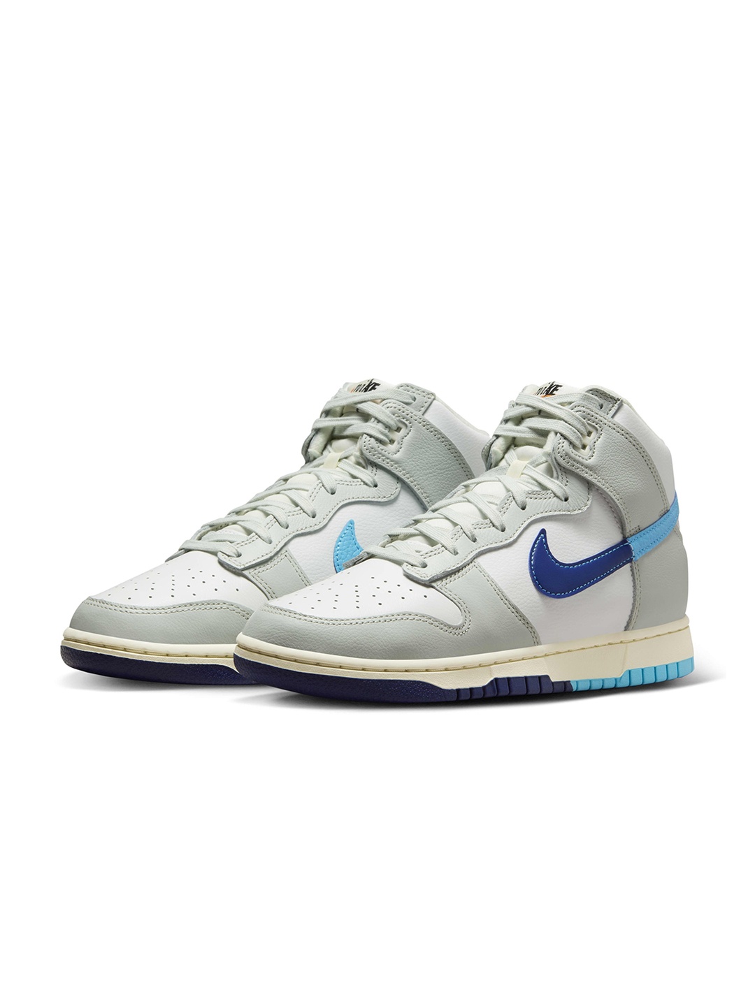 

Nike Men Dunk High Retro SE Sneakers, White