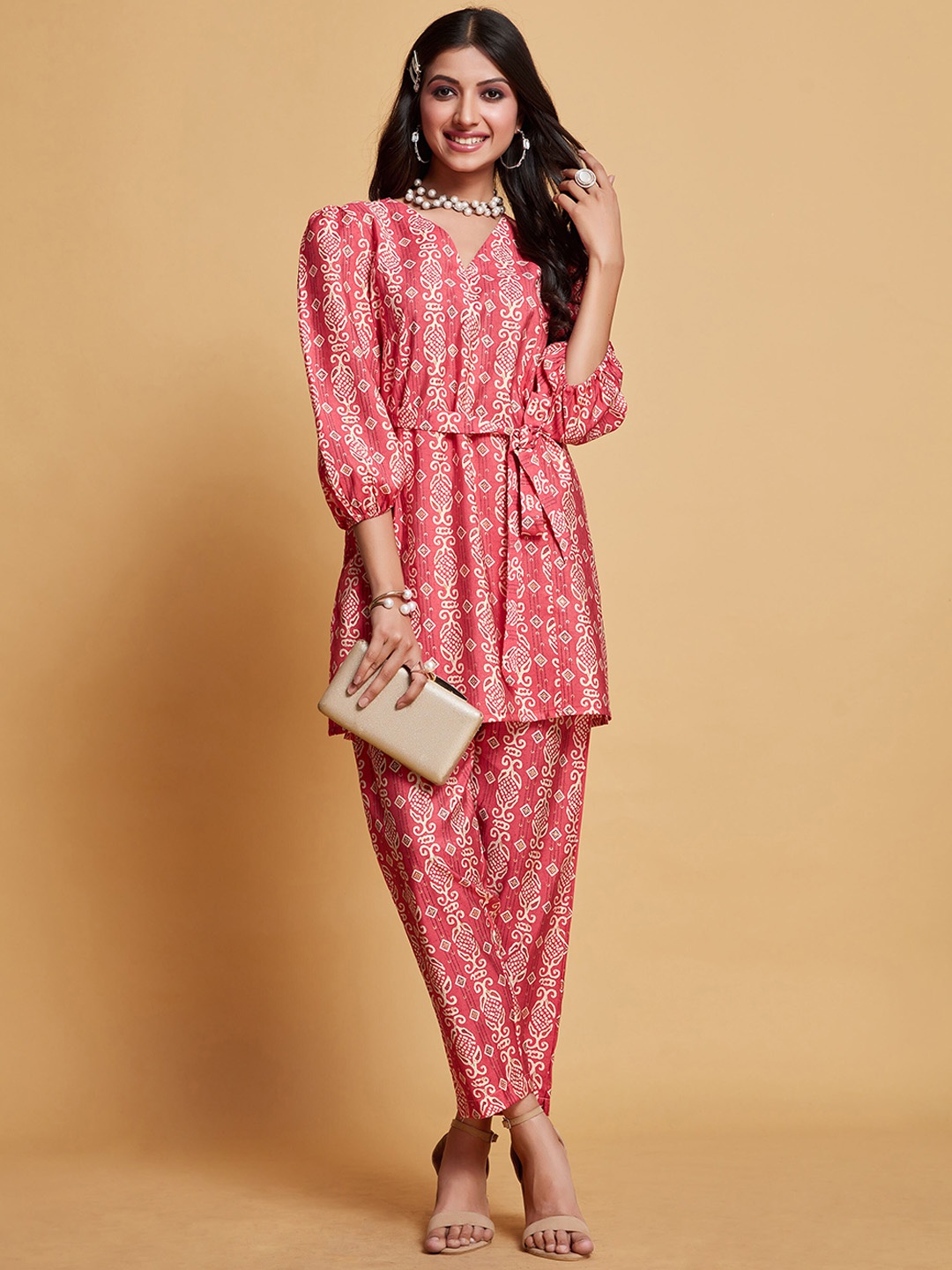 

Sangria Peach-Coloured & Beige Floral Printed Kurti With Trousers