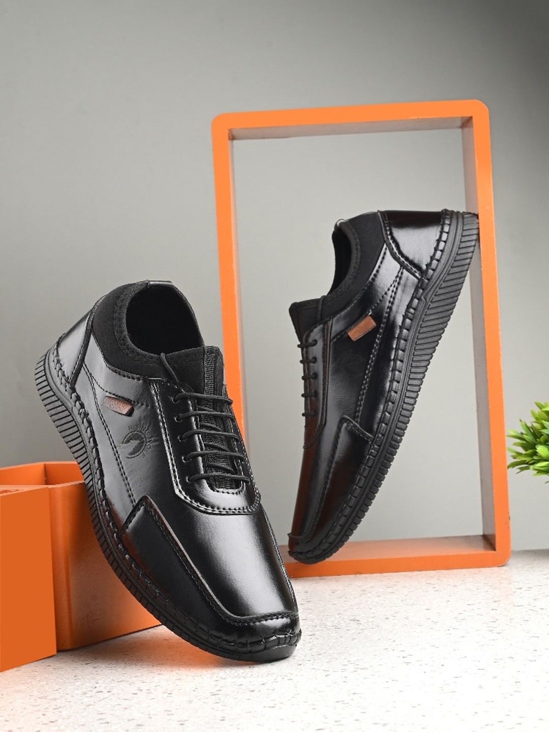 

Rising Wolf Men Lightweight Lace-Up Sneakers, Black